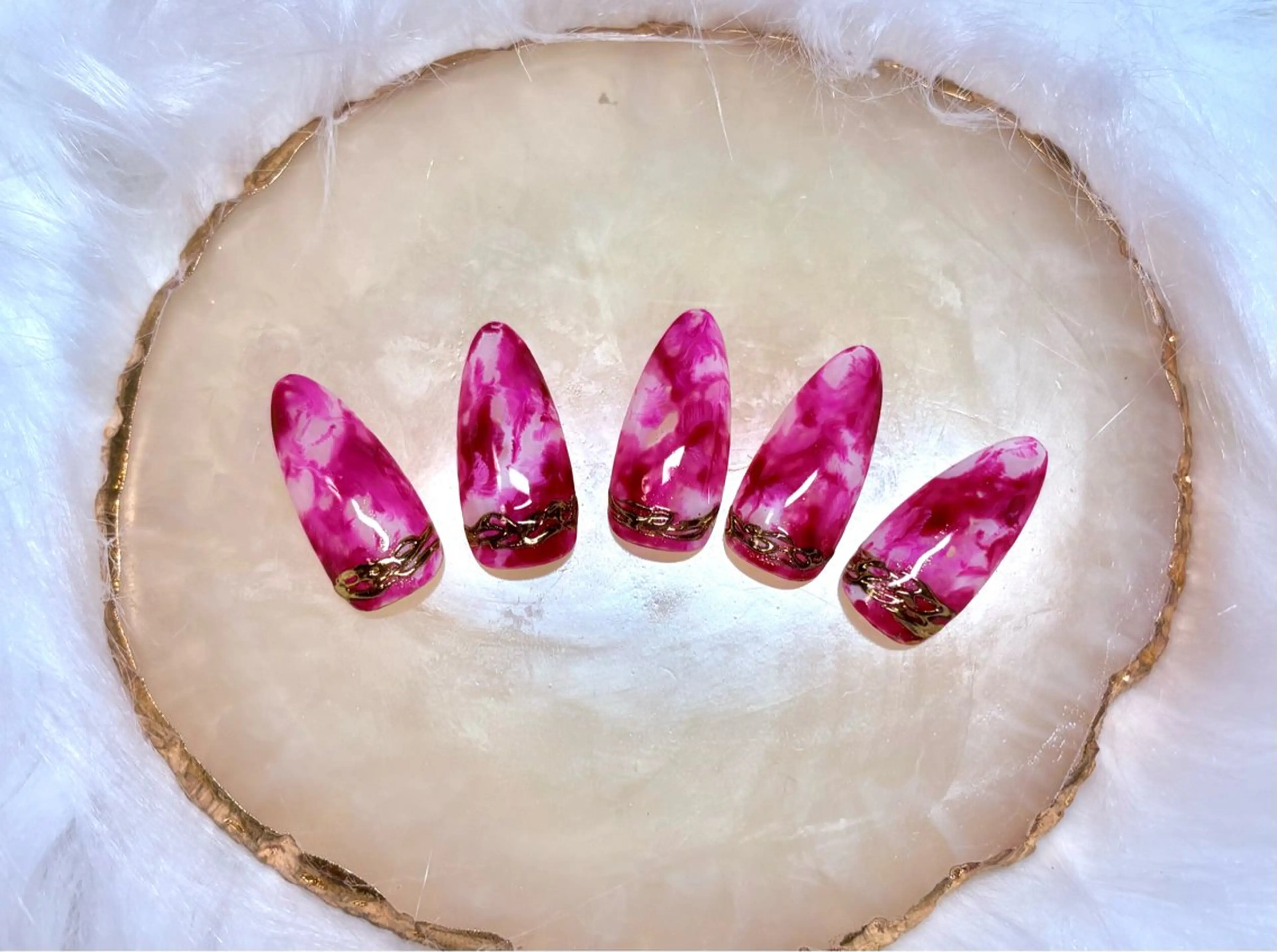 ネイル ボルドー 大理石ネイル(マーブル) ホワイト Nailsalon Dahliaのネイルデザイン