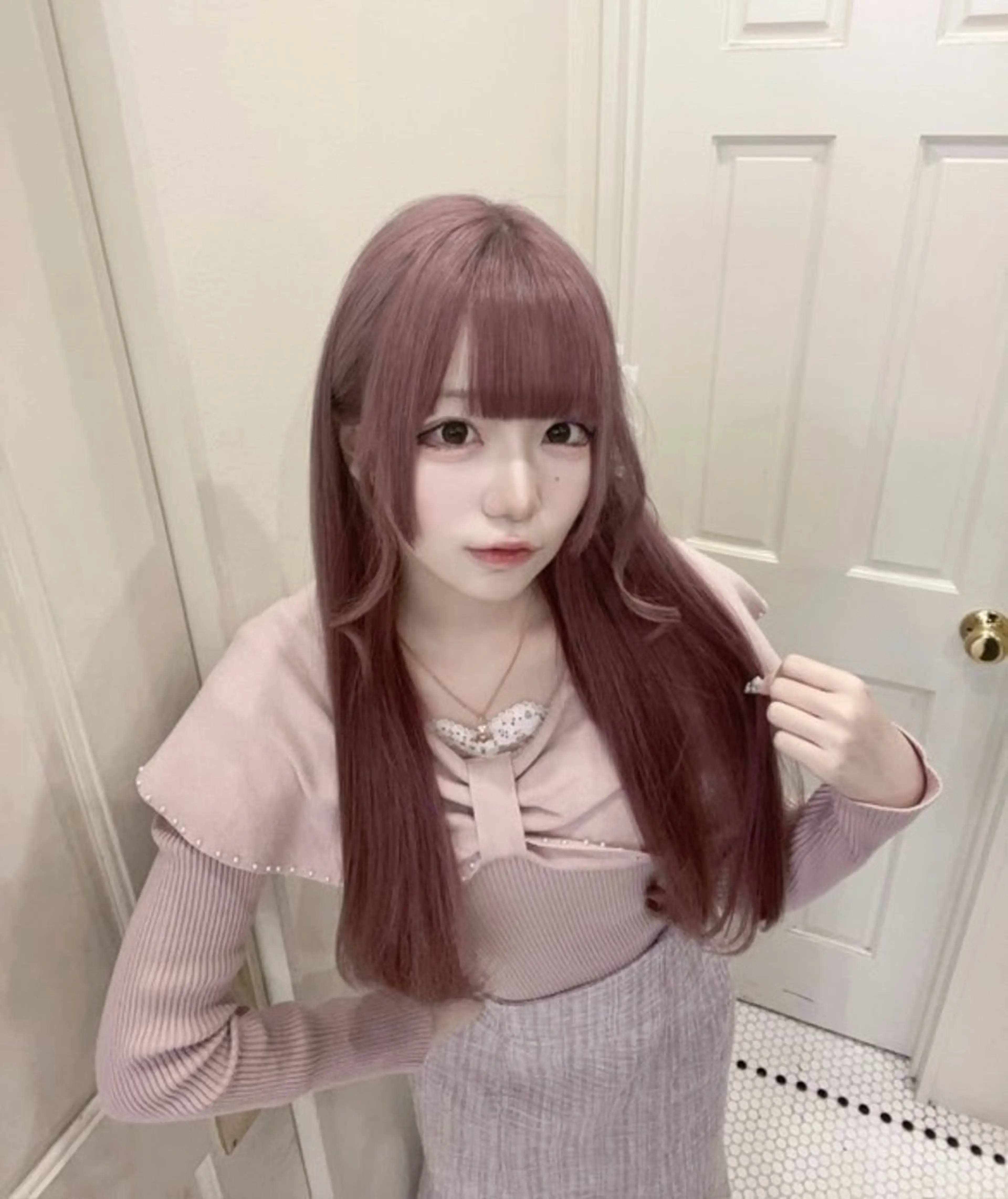 ロング カラー ピンクカラー ヘアカラー トリートメント りく　レイヤーカット ケアブリーチのヘアスタイル