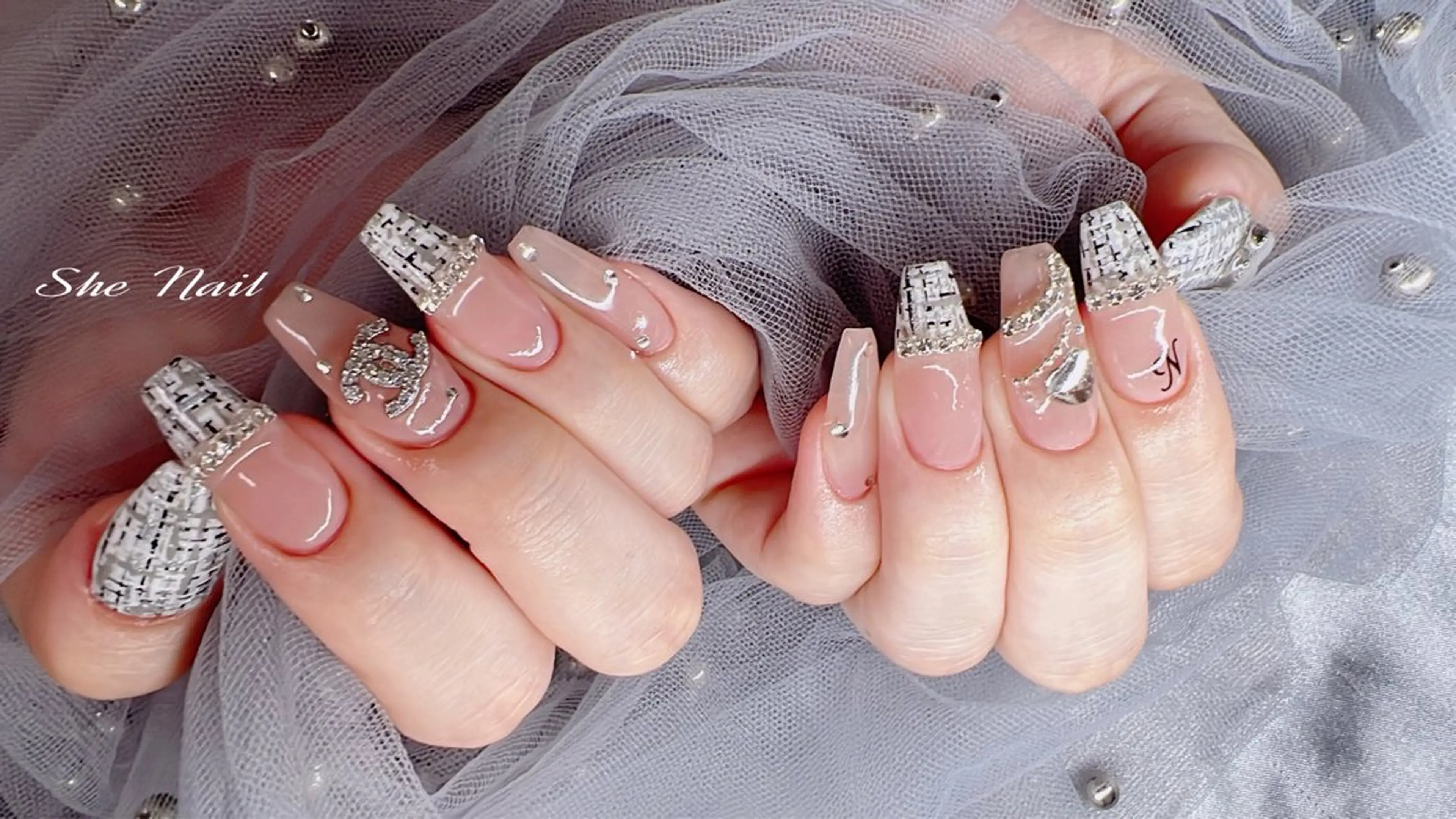 ネイル チークネイル 長さ出し フレンチネイル ハート キラキラネイル ハンドネイル She   Nail所属・ISA_ BELLAのネイルデザイン