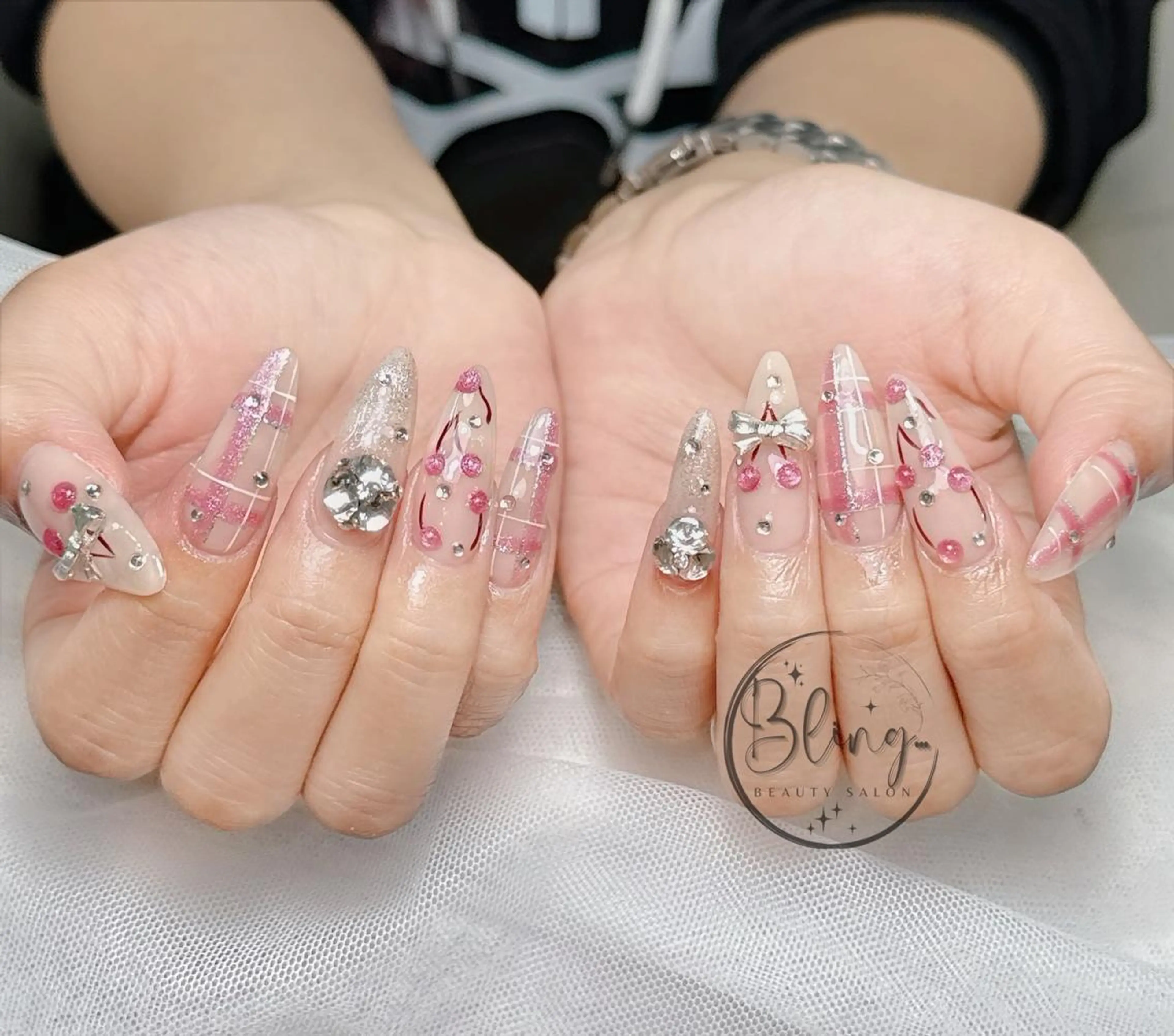 ロング カラー ベージュカラー グラデーションカラー ピンクカラー 韓国風ヘア ハンドネイル ニュ クインのネイルデザイン