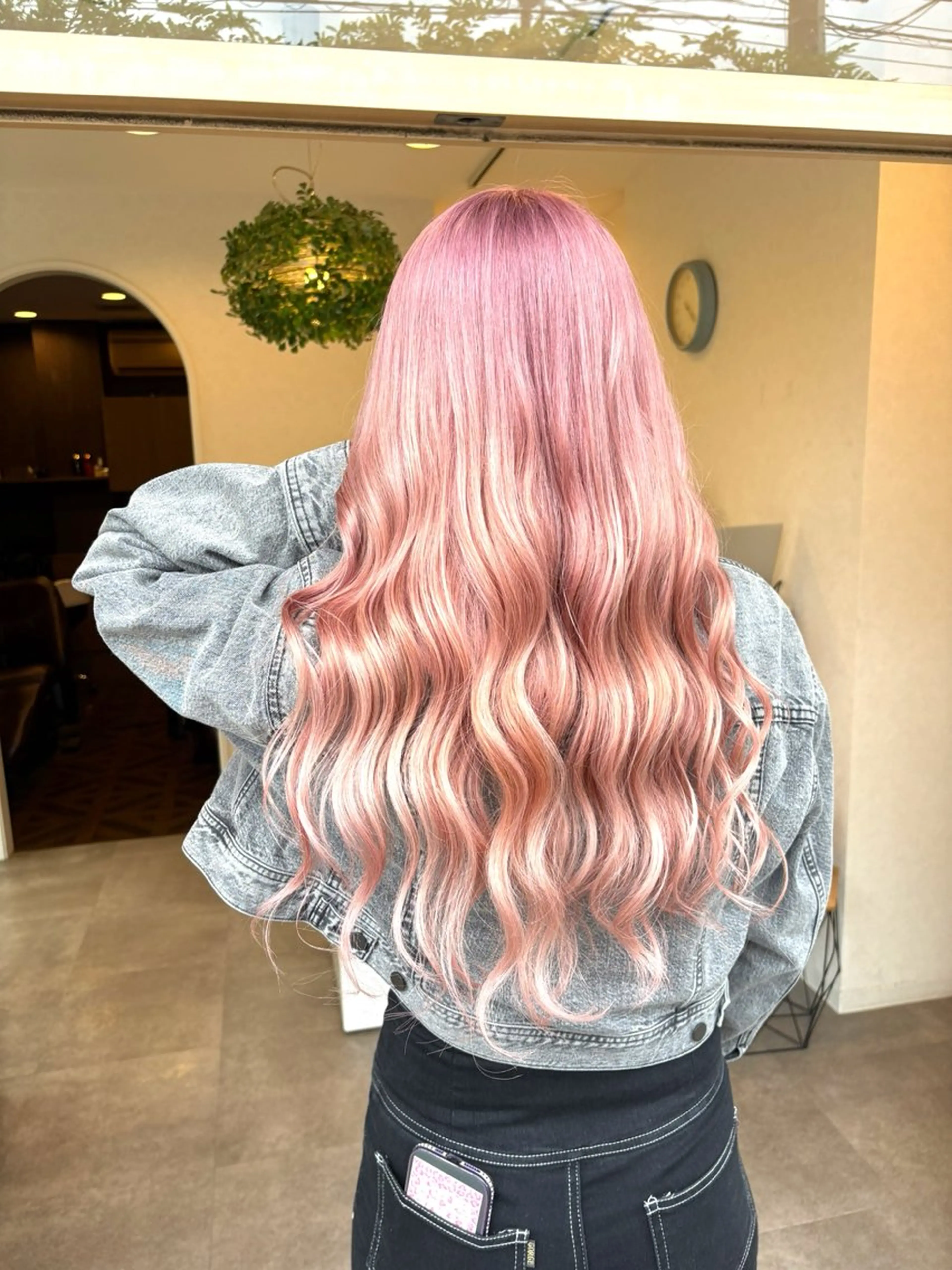 ロング ヘアカラー トリートメント Ring  by Moremuu所属・issy/ハイライト ハイトーン／レイヤーのヘアスタイル