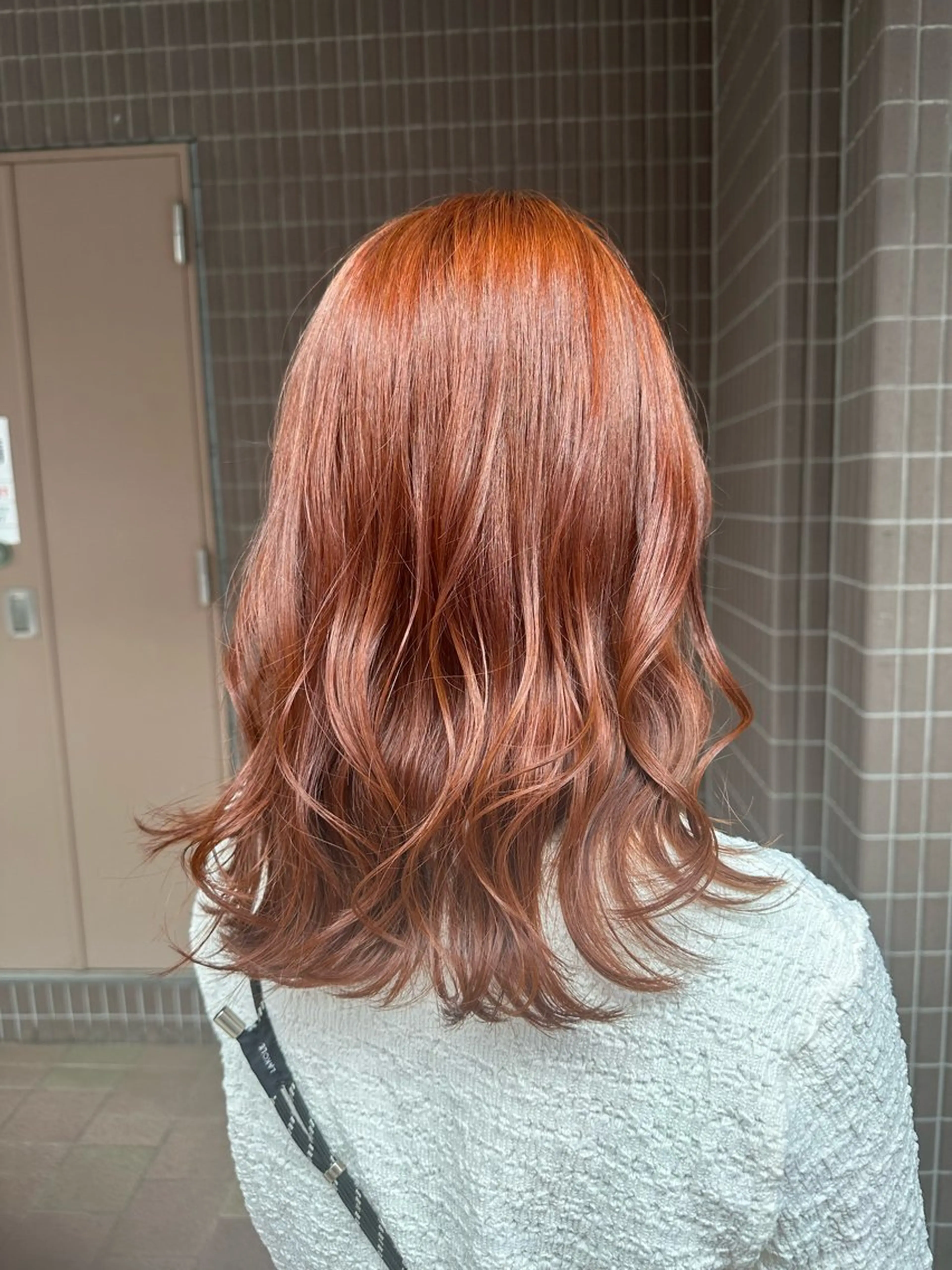 セミロング カラー ブラウンカラー オレンジ オレンジブラウン 清水 遥香のヘアスタイル