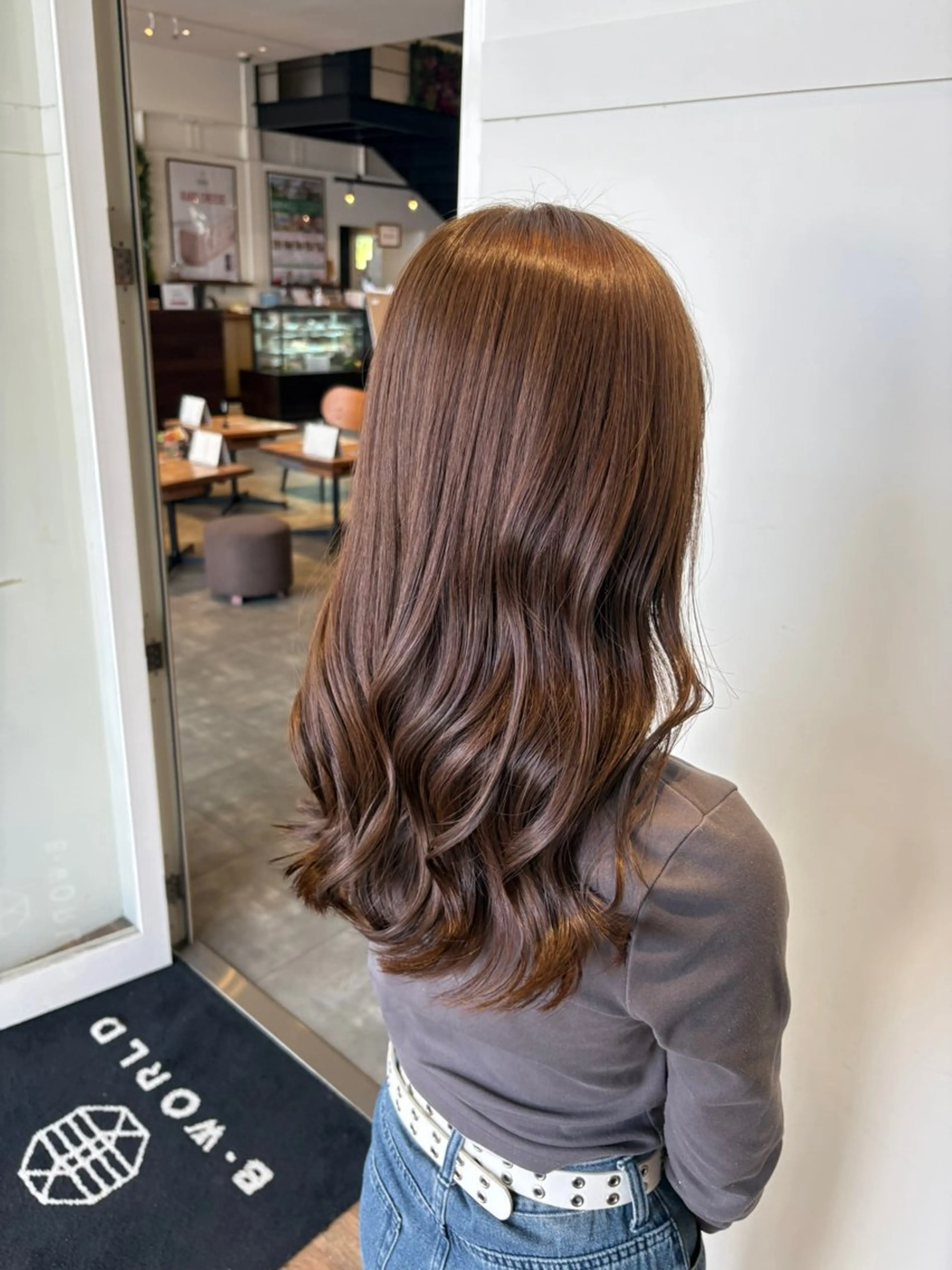 セミロング カラー ブラウンカラー 透明感カラー カット ヘアカラー 高橋 乙葉のヘアスタイル