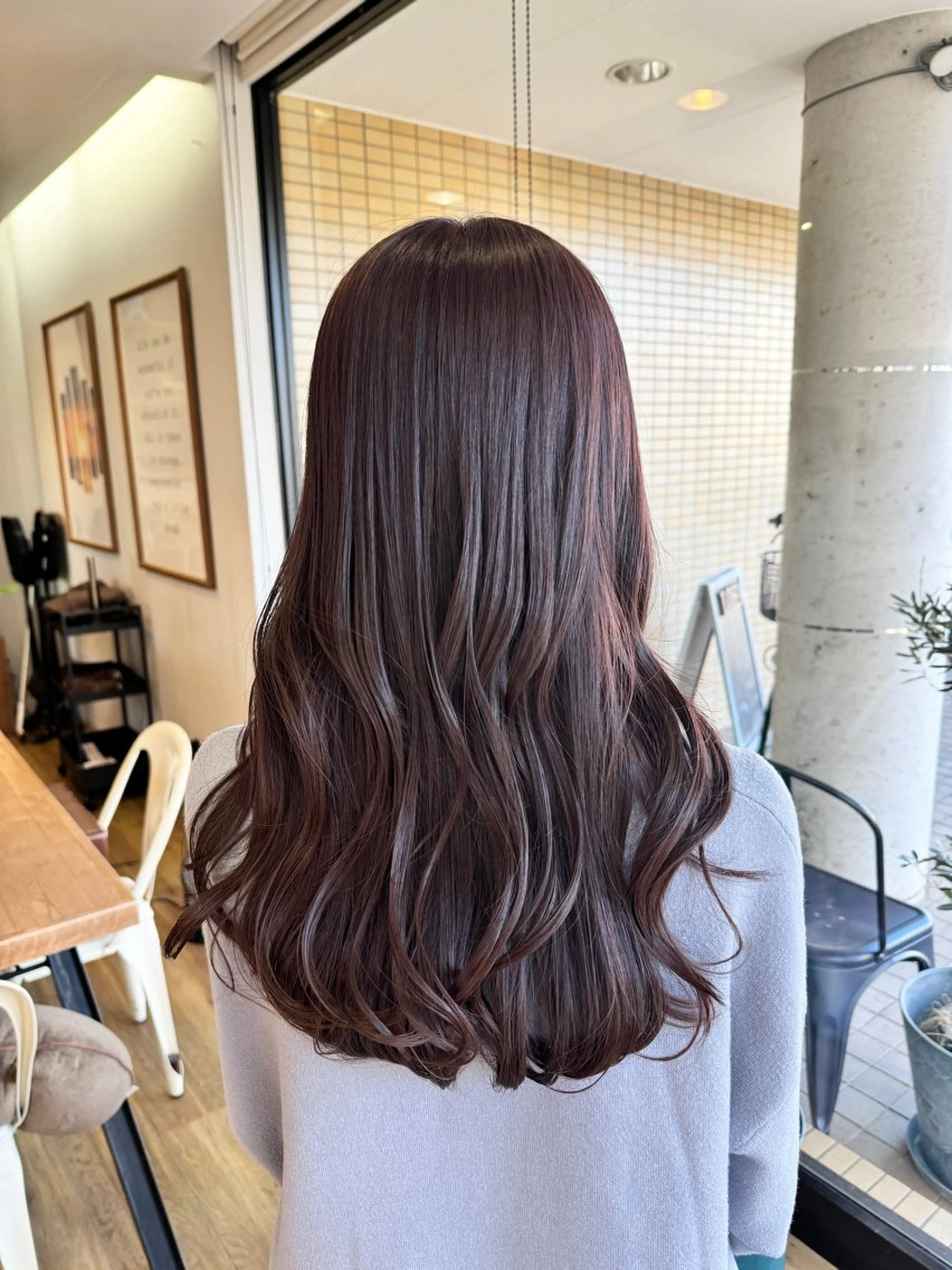 ロング カラー アッシュ パープルカラー パープルアッシュ カット ヘアカラー トリートメント ツキダテ ユイのヘアスタイル