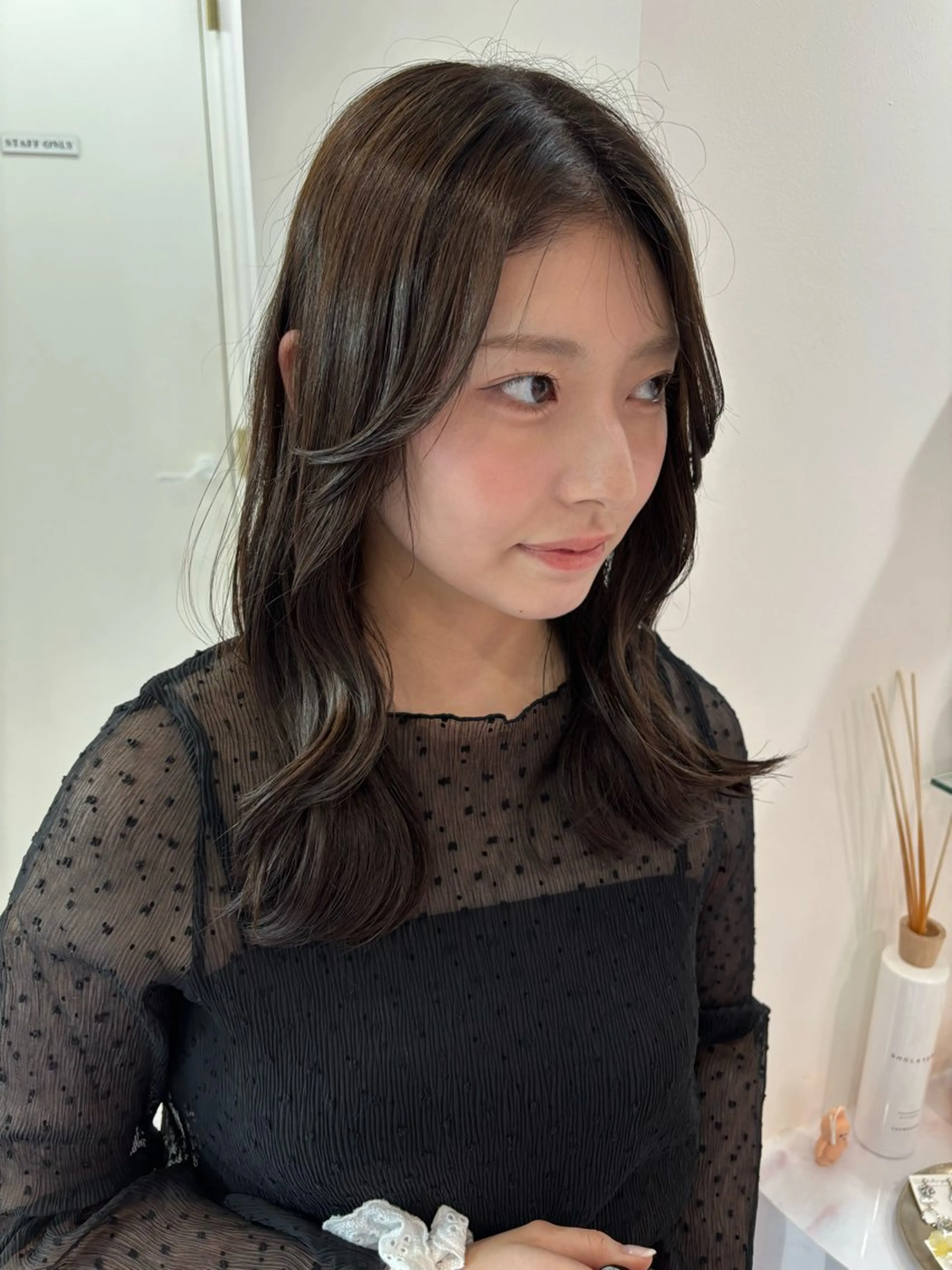 セミロング yuki／ 名駅／艶カラーのヘアスタイル