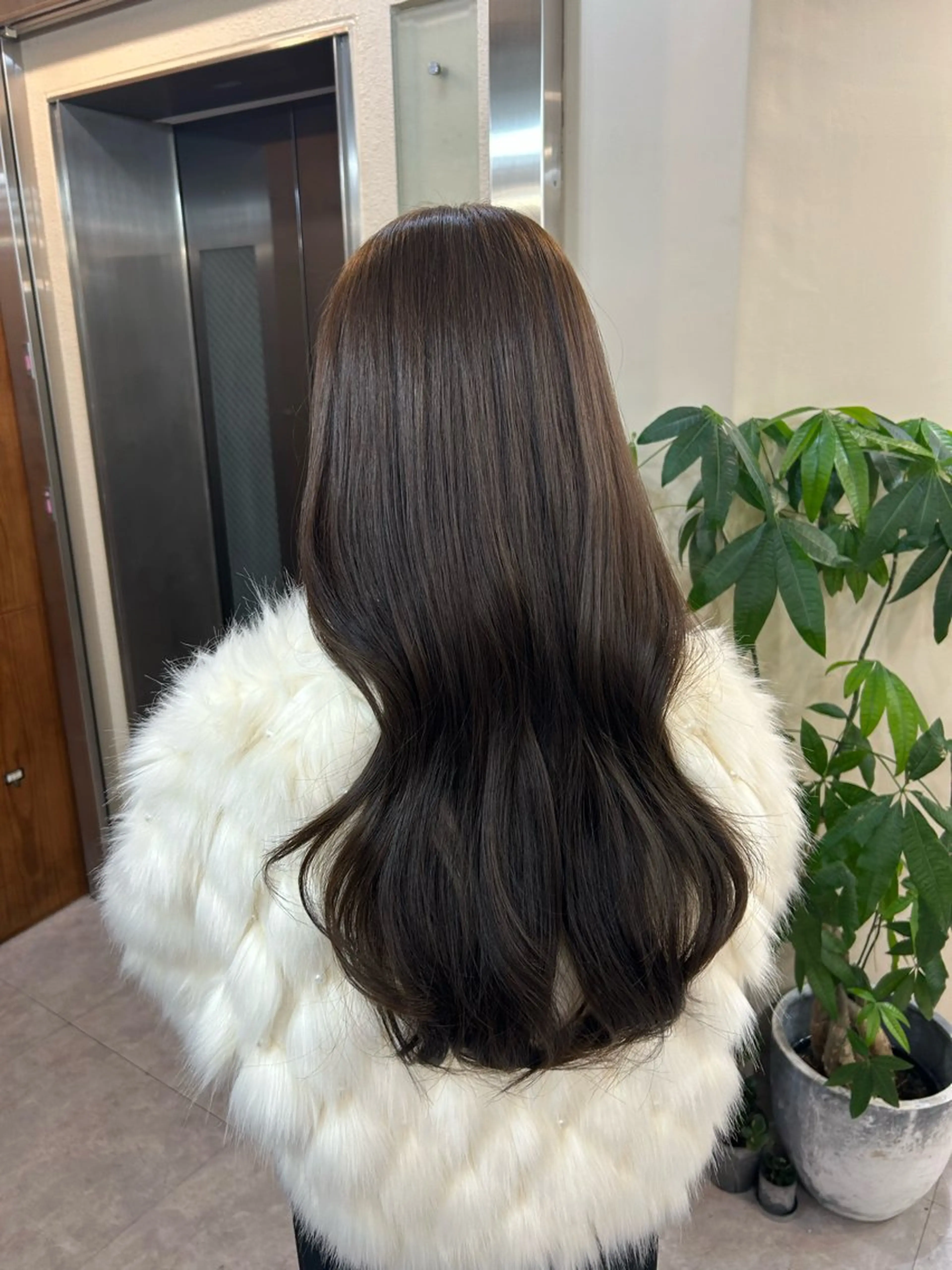 ロング カラー カット ヘアカラー トリートメント ヤスザトアヤノ ／レイヤー／オリーブのヘアスタイル