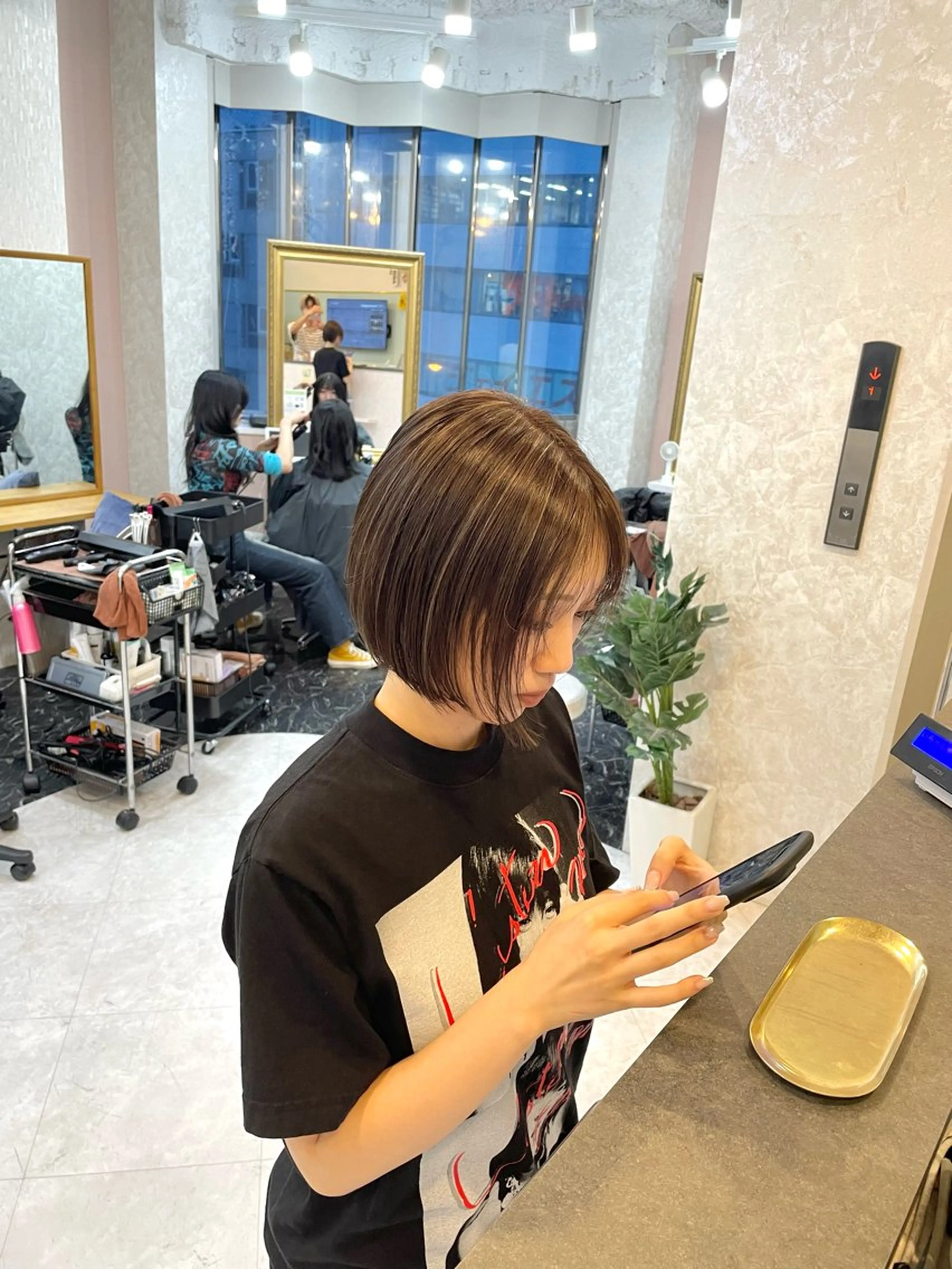 ショート ハイライト カット ヘアカラー 亀川蓮 Agu hairのヘアスタイル