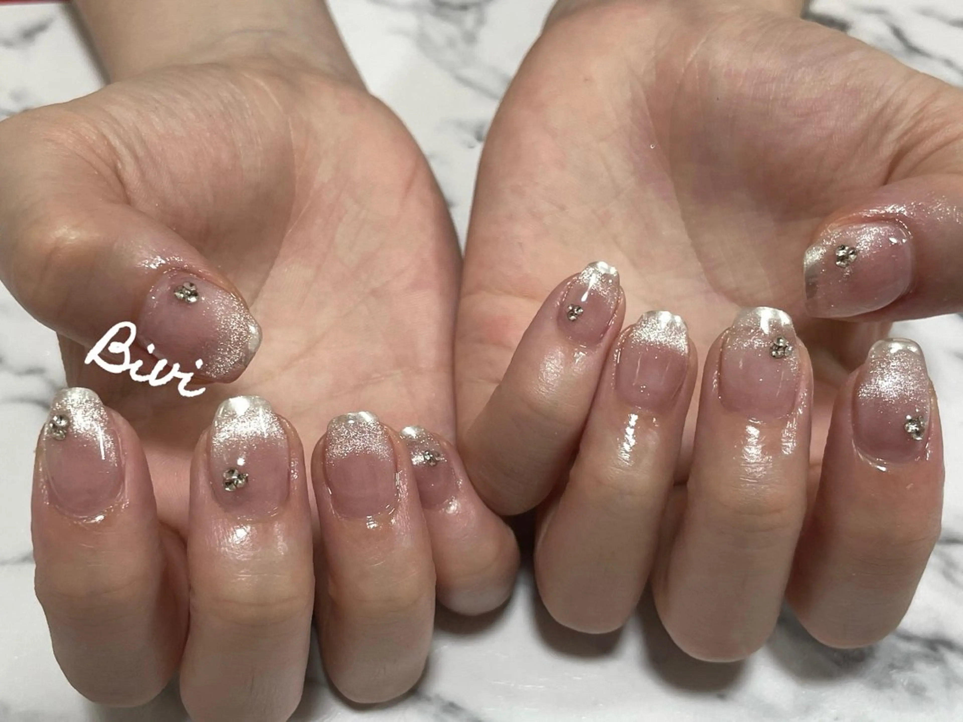 ネイル アートネイル フラッシュネイル ラメ(グリッター) シルバー スクエアネイル ハンドネイル ハンドケア ♡Bivi♡自爪に 優しいネイルサロンのネイルデザイン