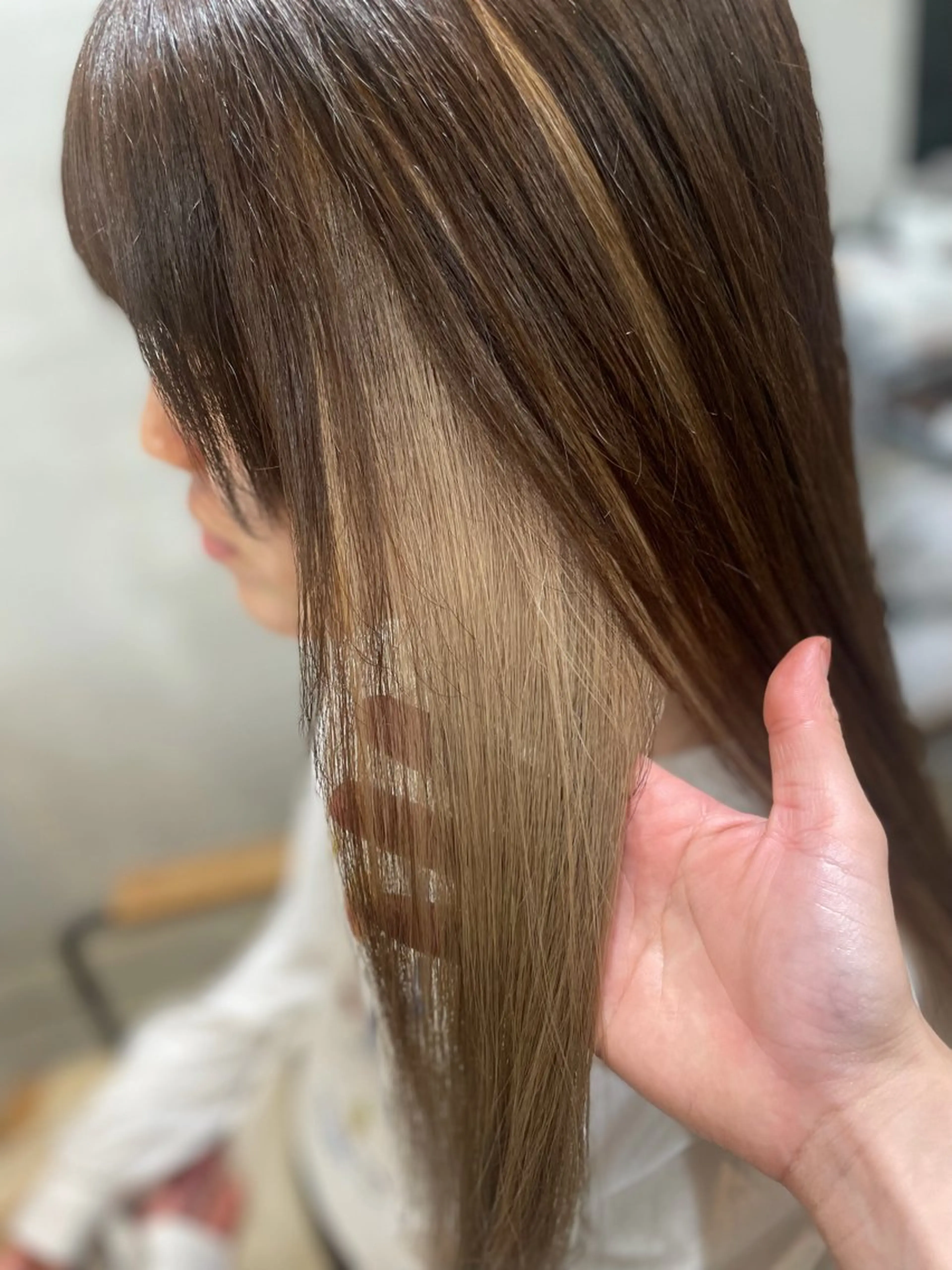 ロング カラー ベージュカラー ブリーチ 透明感カラー インナーカラー ミルクティーベージュ ヘアカラー momoka 女性限定のヘアスタイル