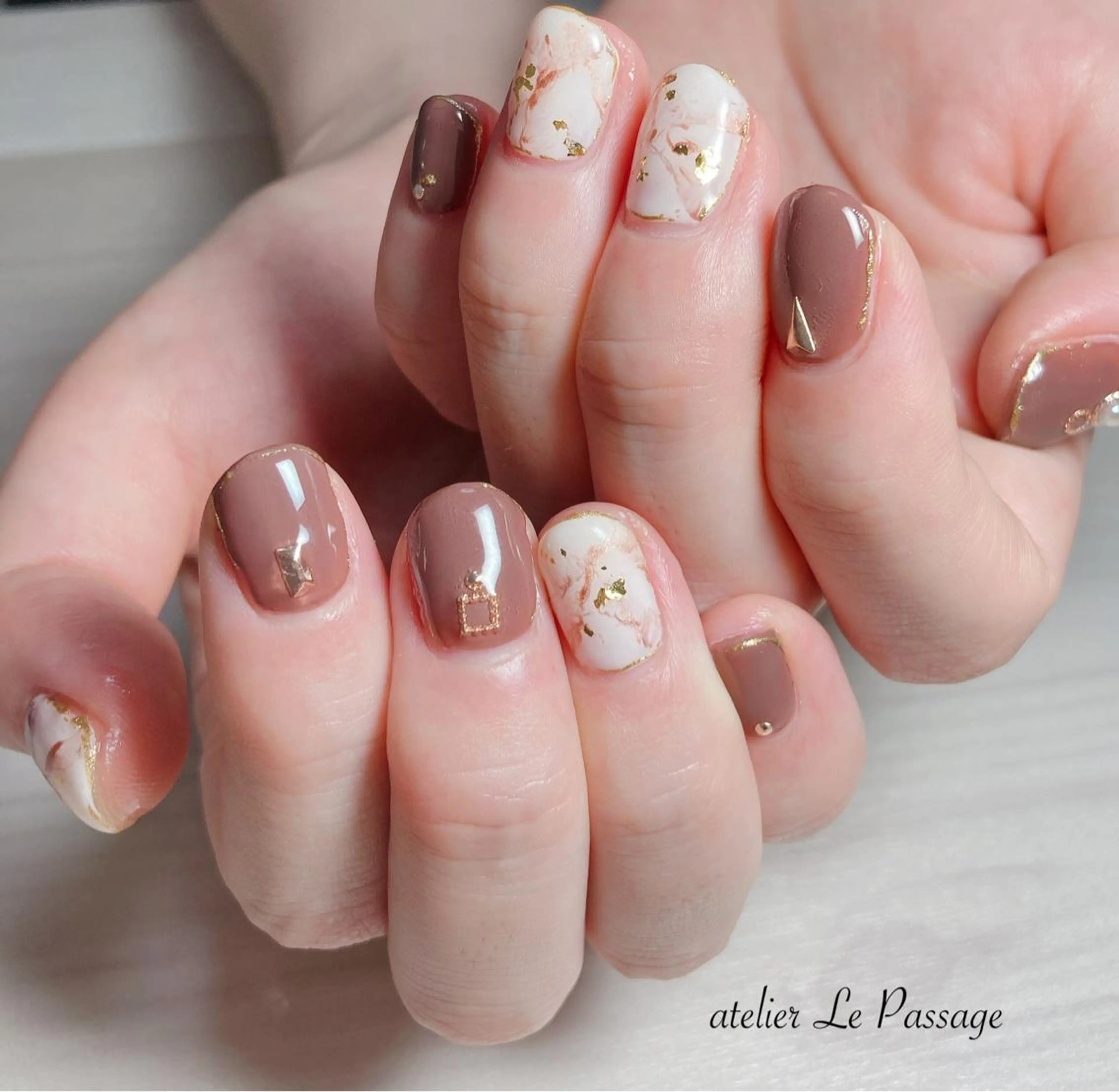 ネイル ブラウン ジェルネイル ラメ(グリッター) 大理石ネイル(マーブル) ニュアンスネイル Atelier Le Passage所属・h nakatsukaのネイルデザイン