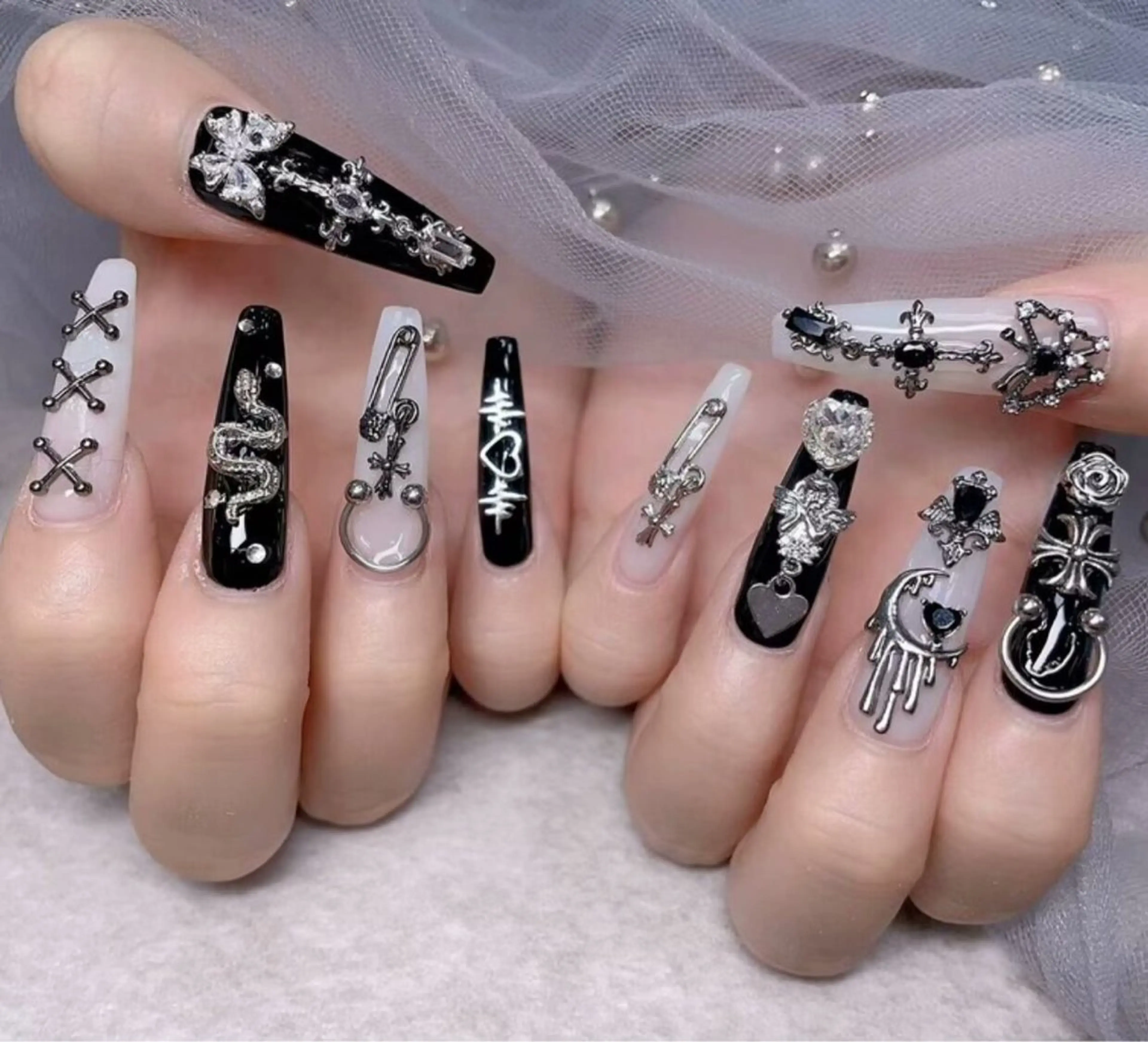 ネイル UMI ネイルサロン新宿🎀のネイルデザイン