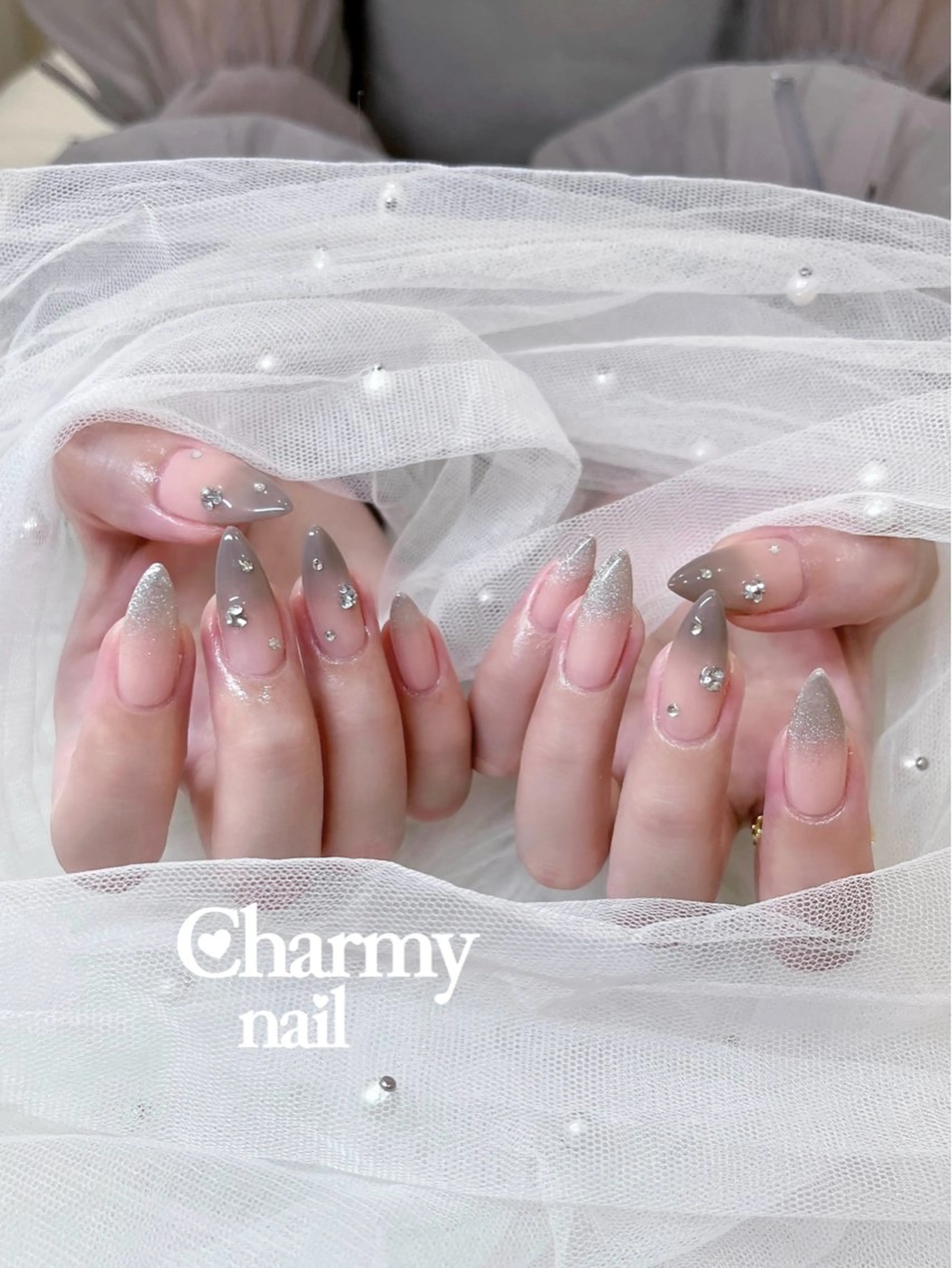 ネイル グラデーション ストーンネイル Charmy nail（シェアサロン La Chou Chou内）所属・Charmynail miyu♡のネイルデザイン
