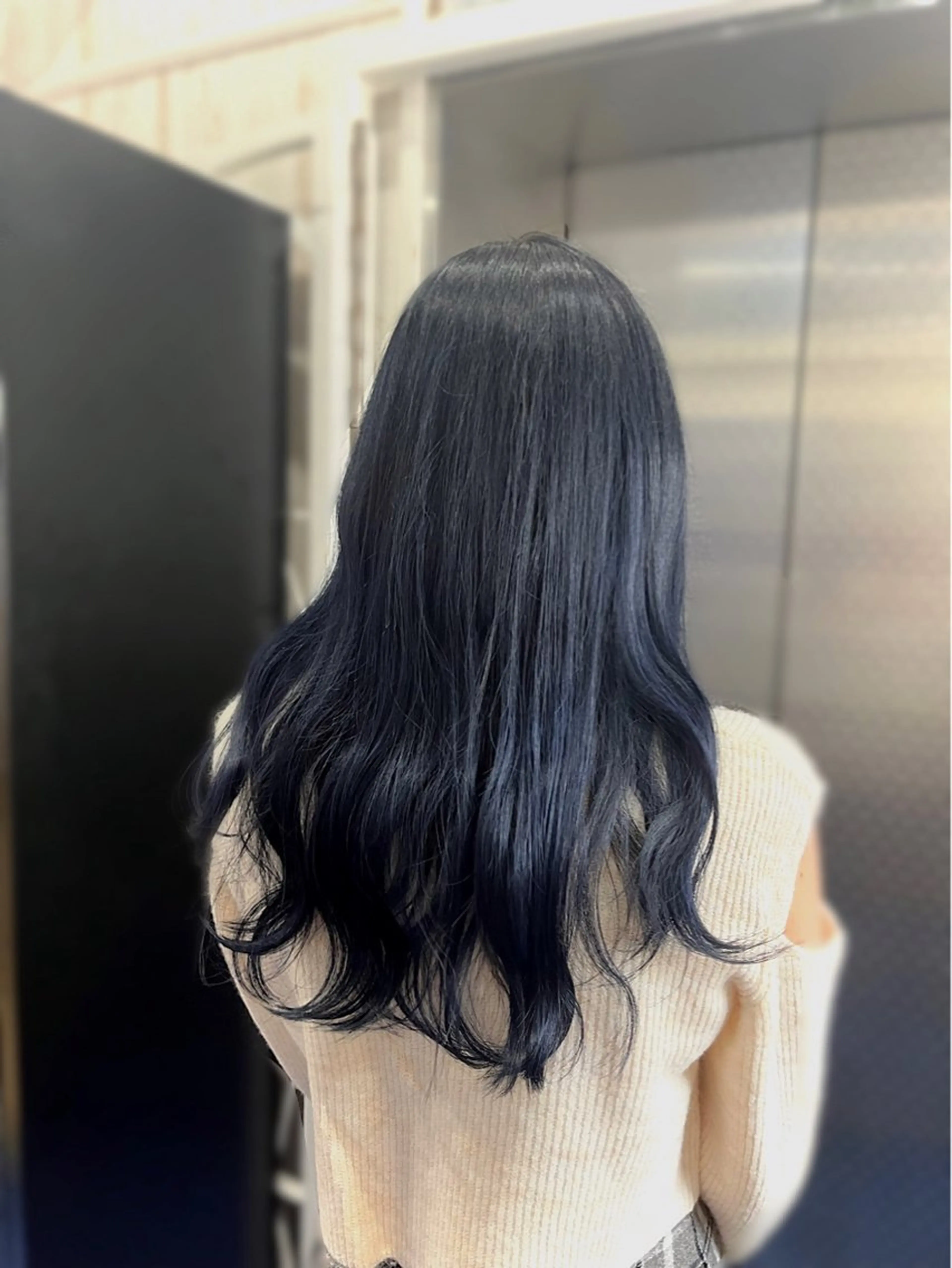 ロング カラー 黒髪 ブリーチ ブルーカラー ブルーブラック ブリーチなしカラー white.梅田所属・White梅田  ／ COCOのヘアスタイル