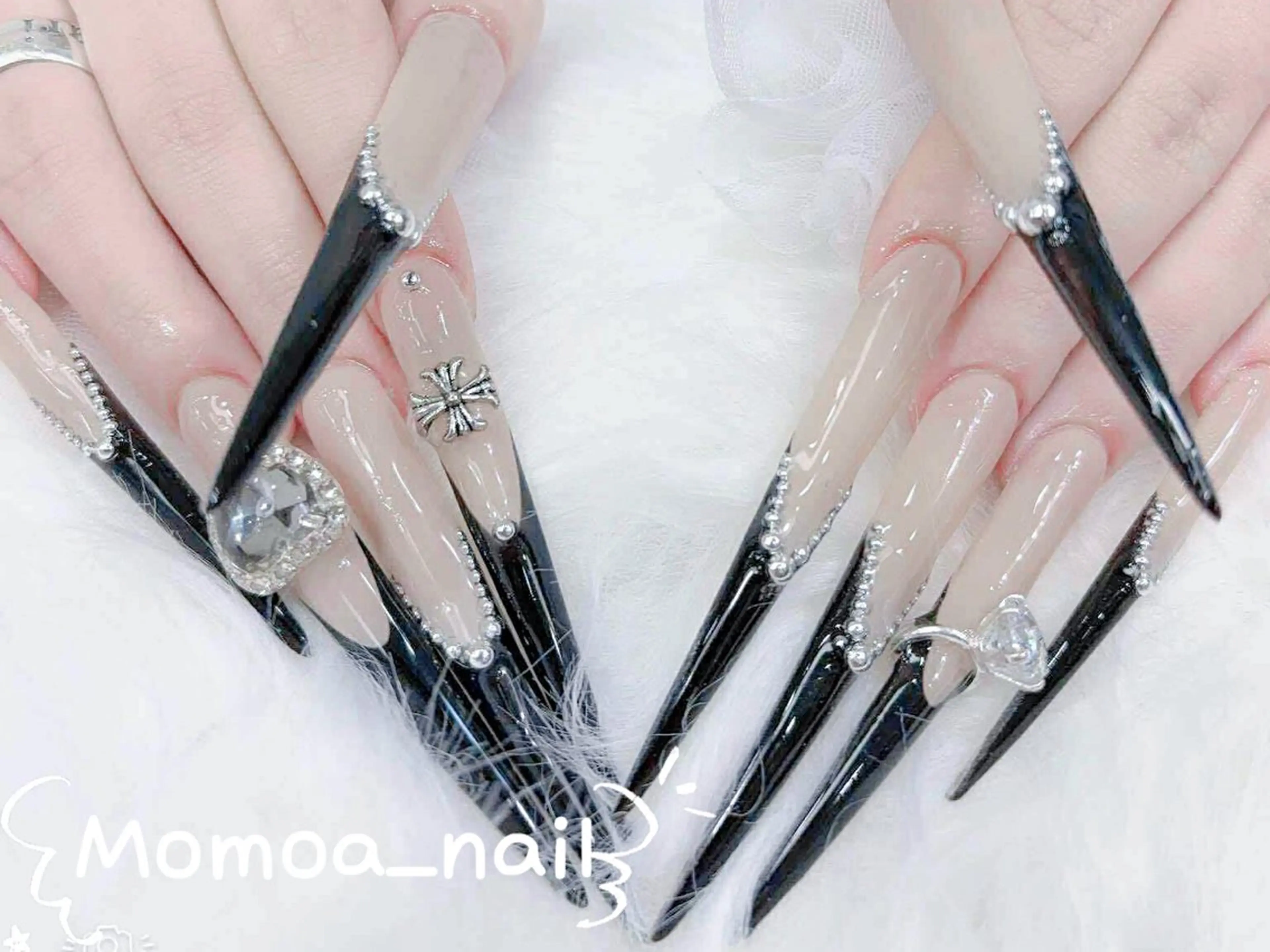 ネイル 成人式 ロングネイル マグネットネイル 大理石ネイル(マーブル) リボン ハンドネイル MoMoA Nail ネイル長さ出し専門店のネイルデザイン