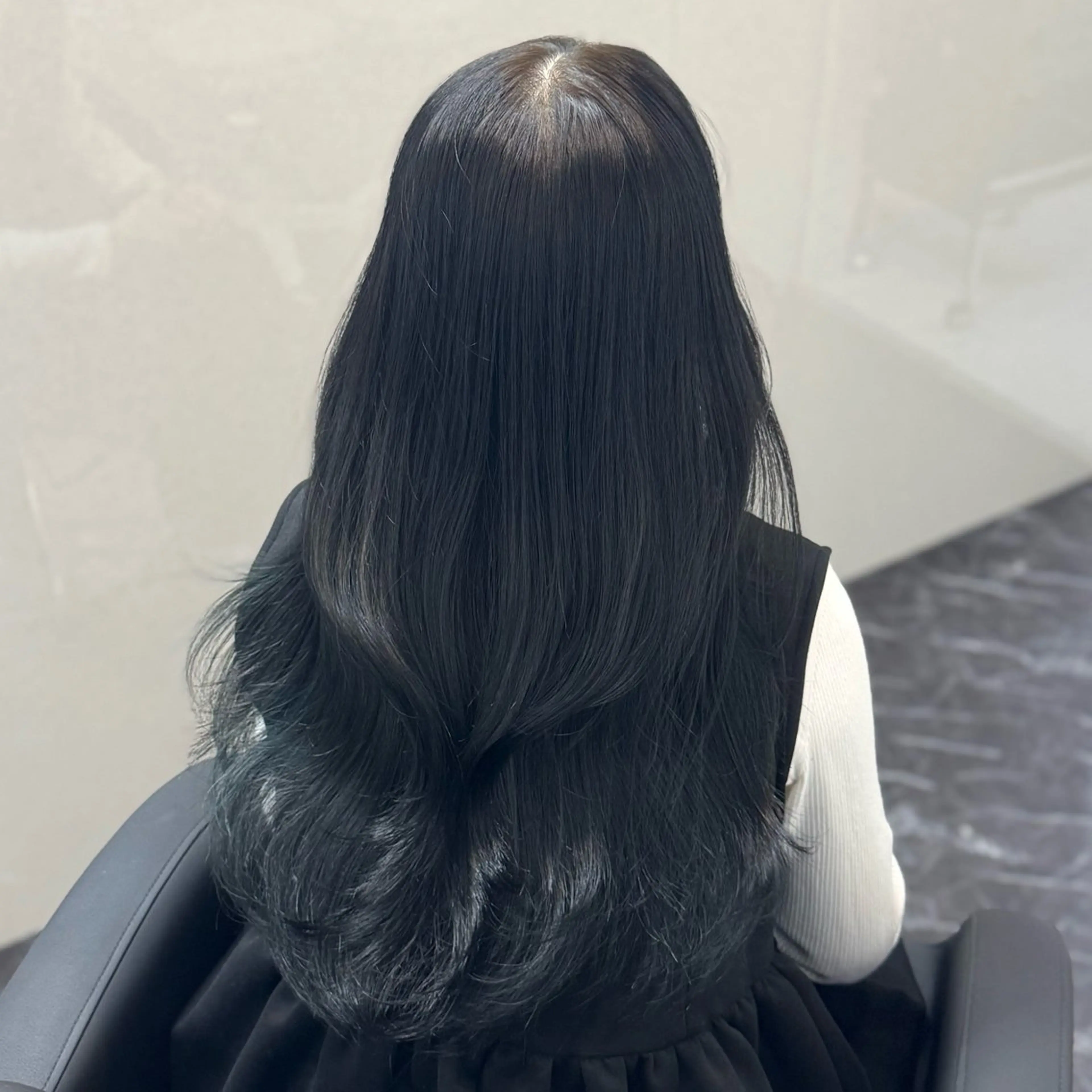 ロング カラー 黒髪 髪質改善 韓国風ヘア 縮毛矯正 トリートメント ヘアカラー トリートメント ヘアセット ブリーチなし Ⅰ 髪質改善カラーのヘアスタイル