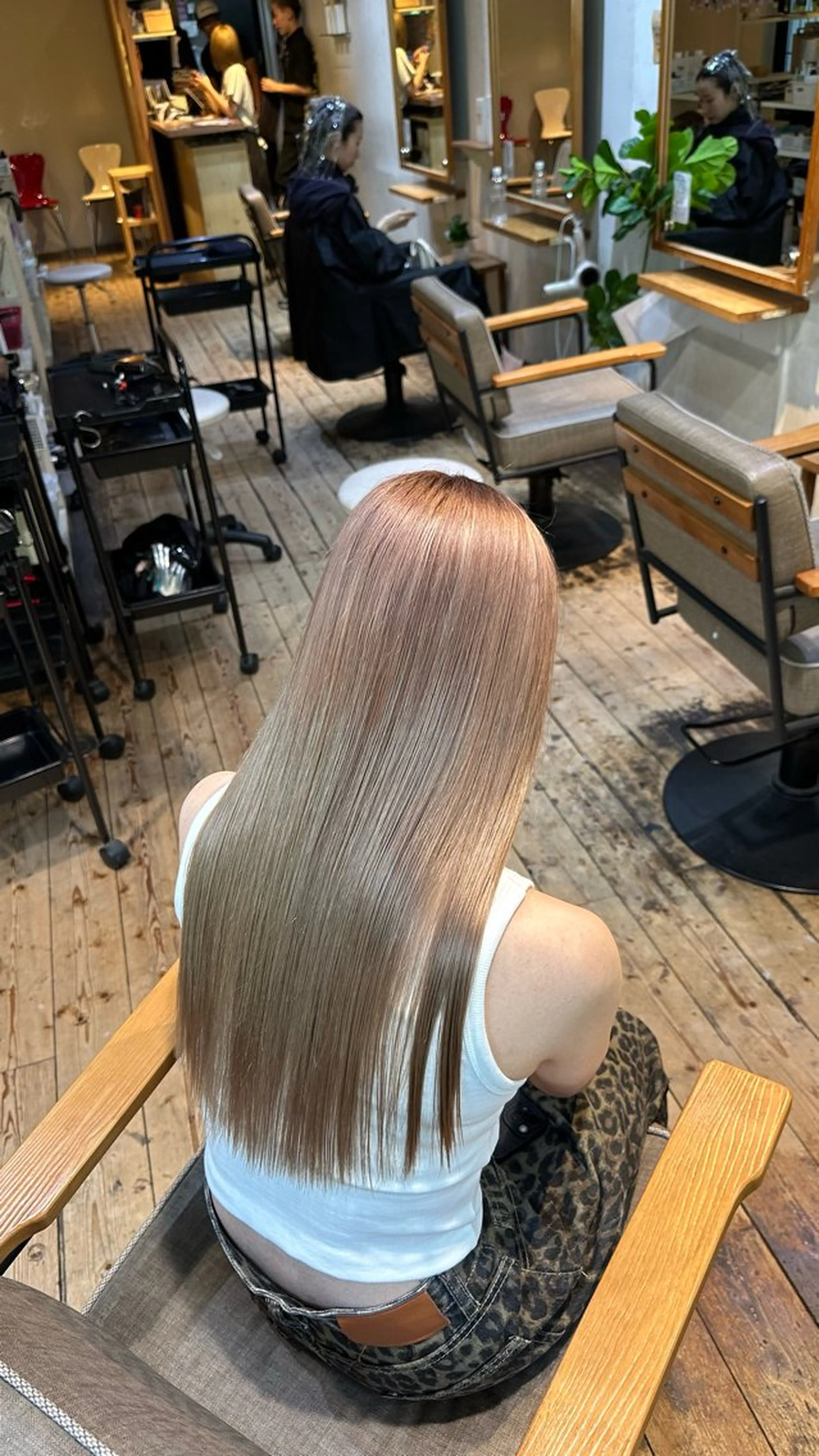 ロング カラー ベージュカラー ミルクティーベージュ 五十嵐 圭音のヘアスタイル