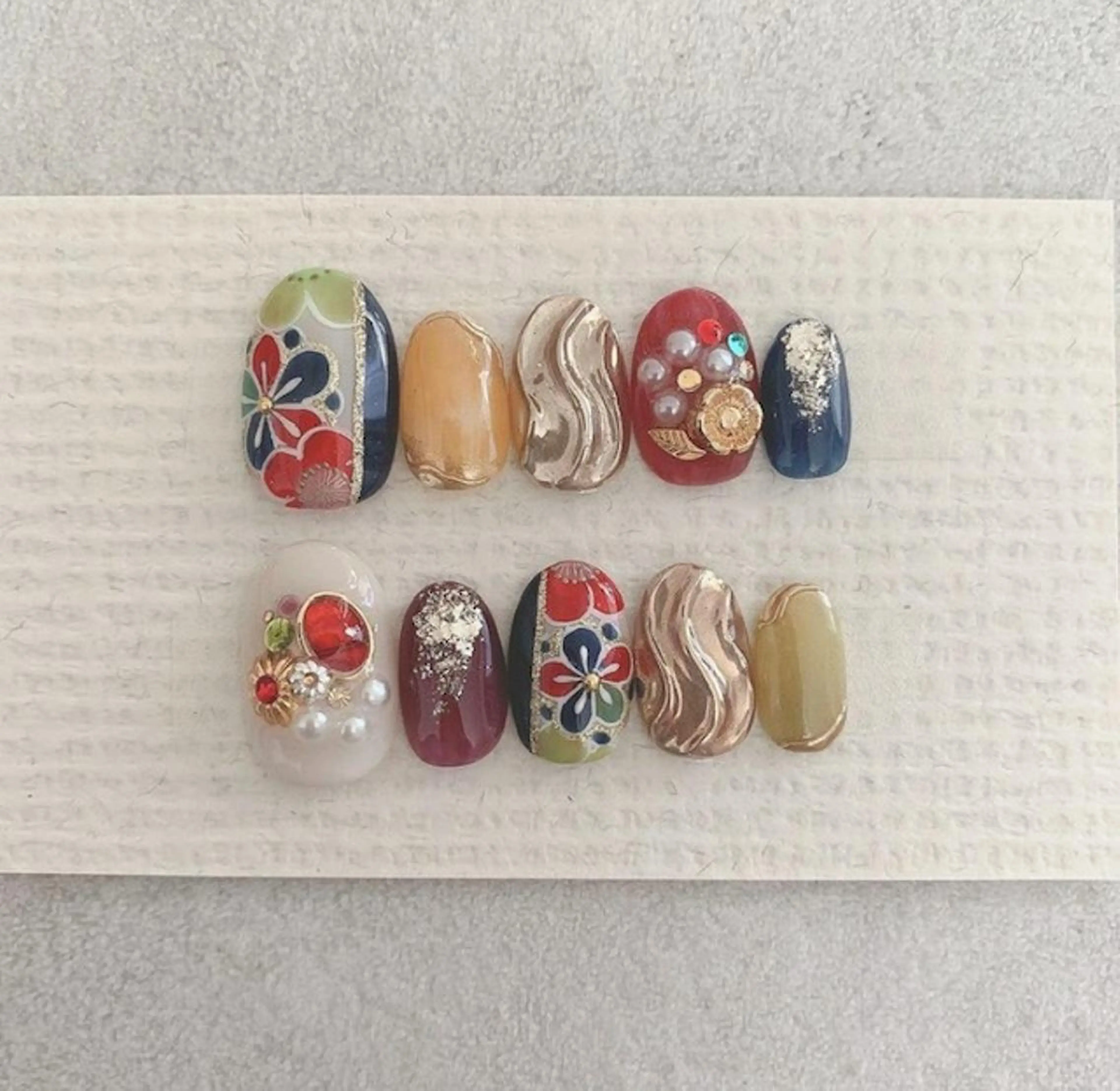 セミロング ネイル 成人式 マグネットネイル ミラーネイル ニュアンスネイル パンチャパンチャ ネイルサロンのネイルデザイン