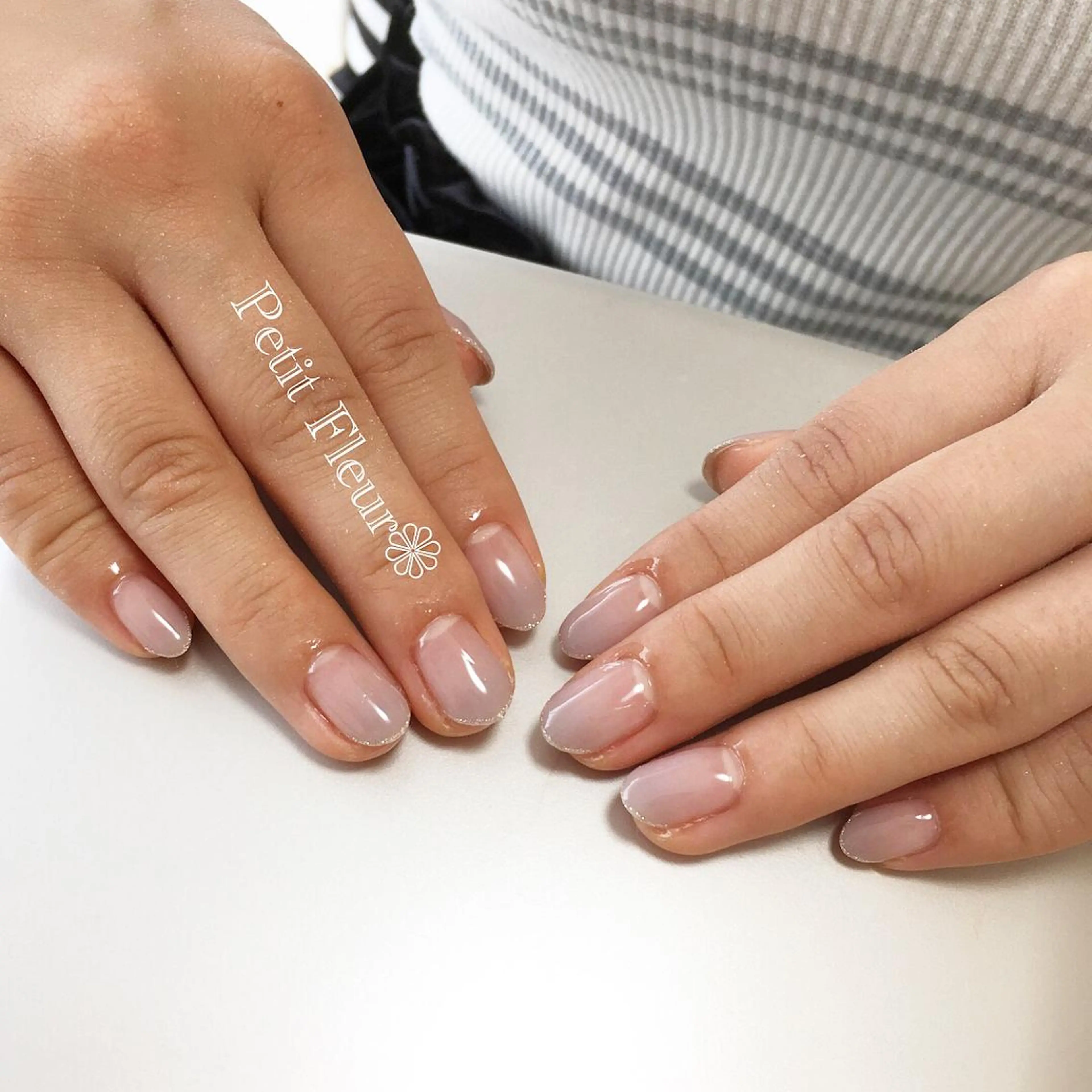 ネイル グラデーション ラメ(グリッター) シンプルネイル Petit Fleur所属・青柳 亜梨奈のマツエク・マツパデザイン