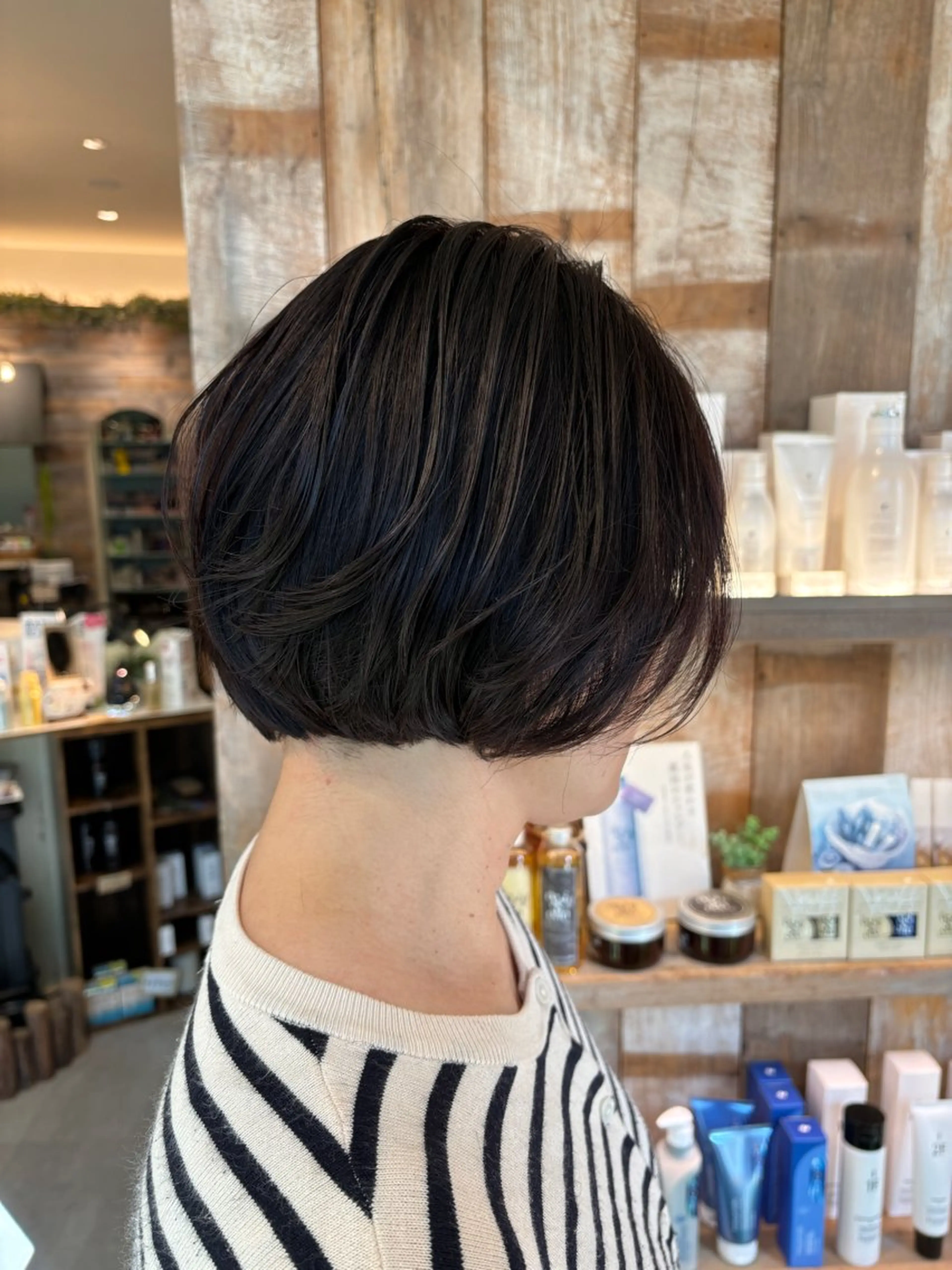 ショート レイヤーカット✨ 艶髪藤野のヘアスタイル