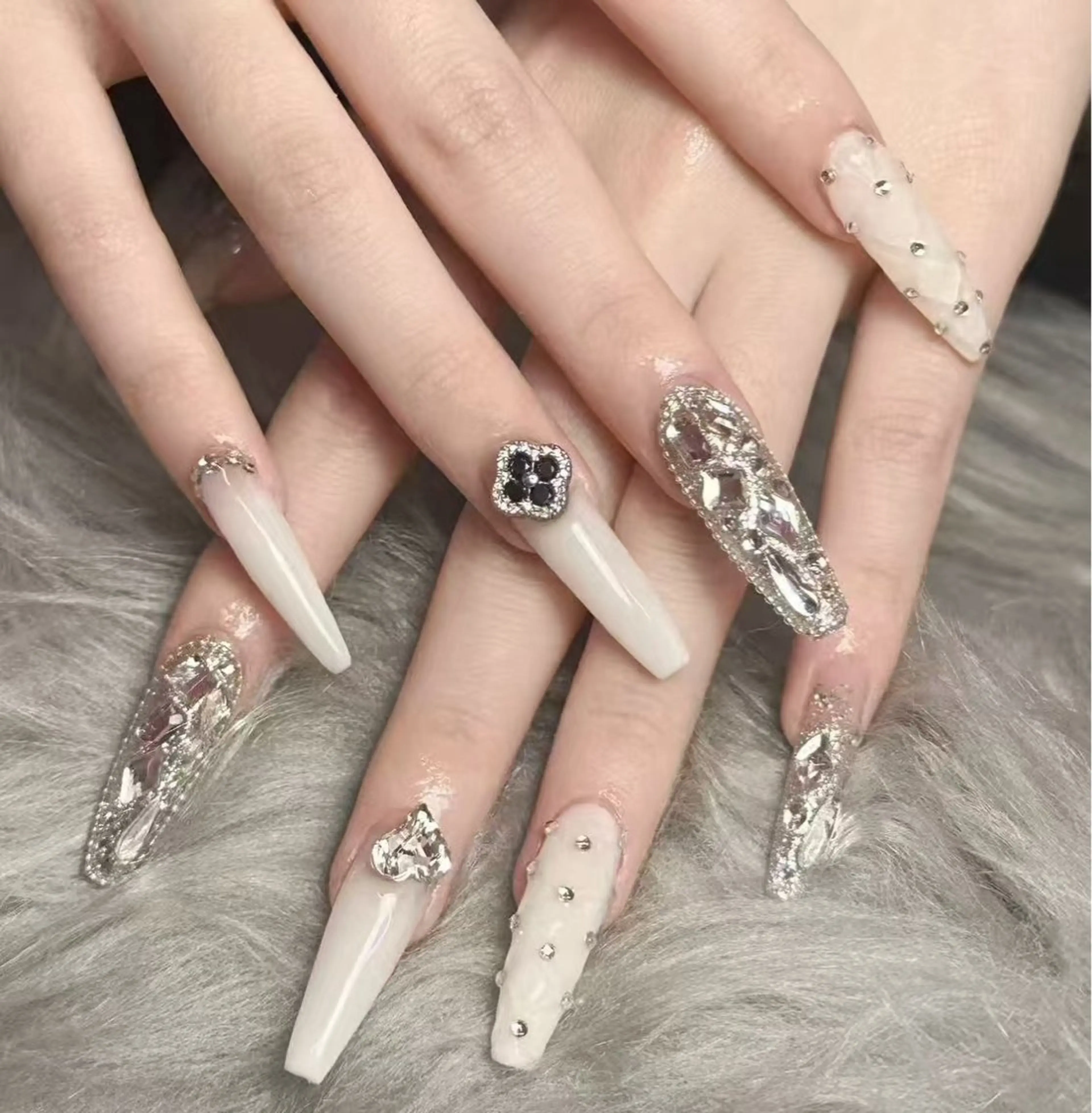 ネイル オーロラネイル フラワーネイル フットネイル フレンチネイル ジェルネイル ハンドネイル BabyYouMi nailのネイルデザイン