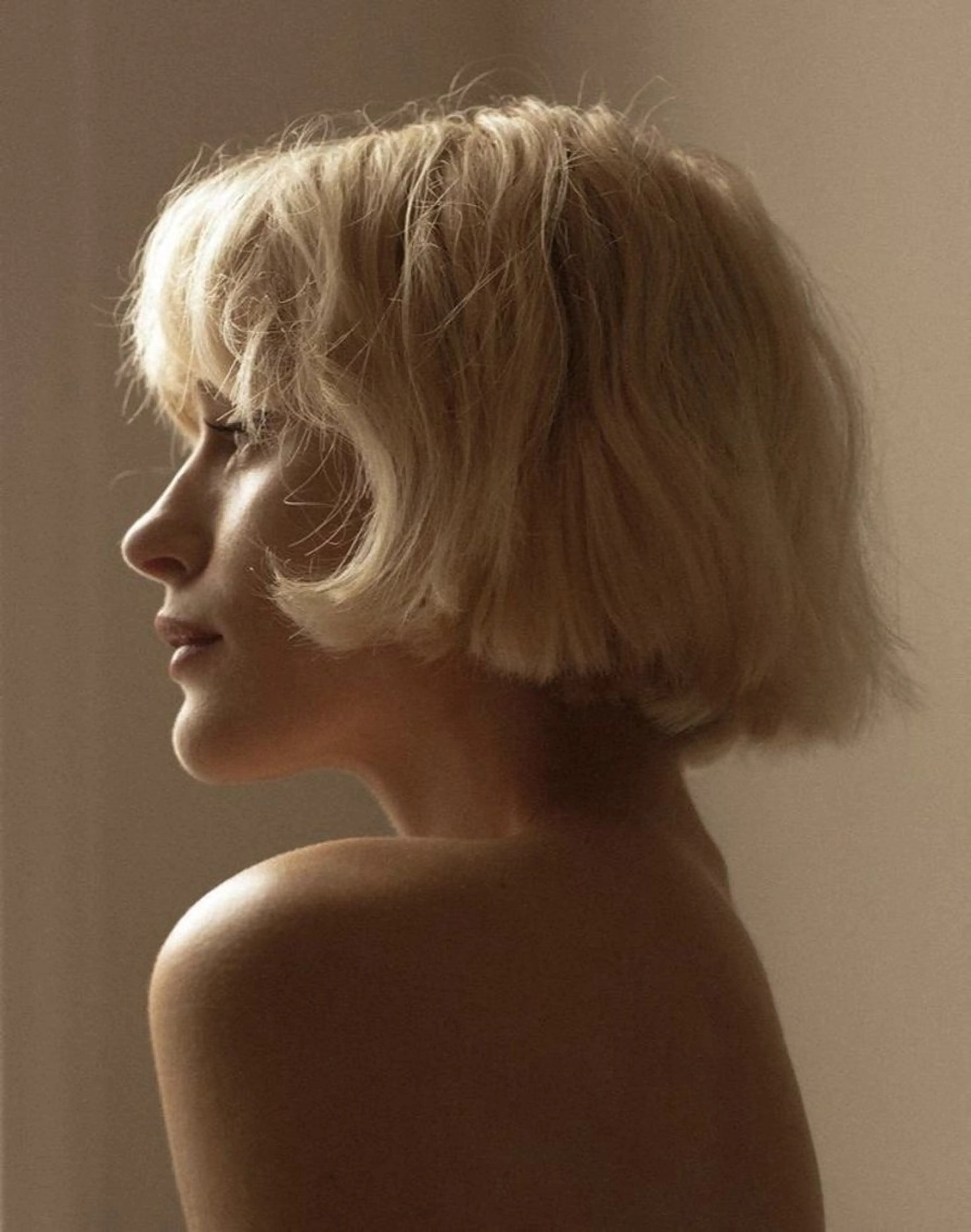 ショート カラー カット ヘアカラー 楪 yuzuriha所属・Saaya/レイヤー /ブリーチ/ブロンドのヘアスタイル