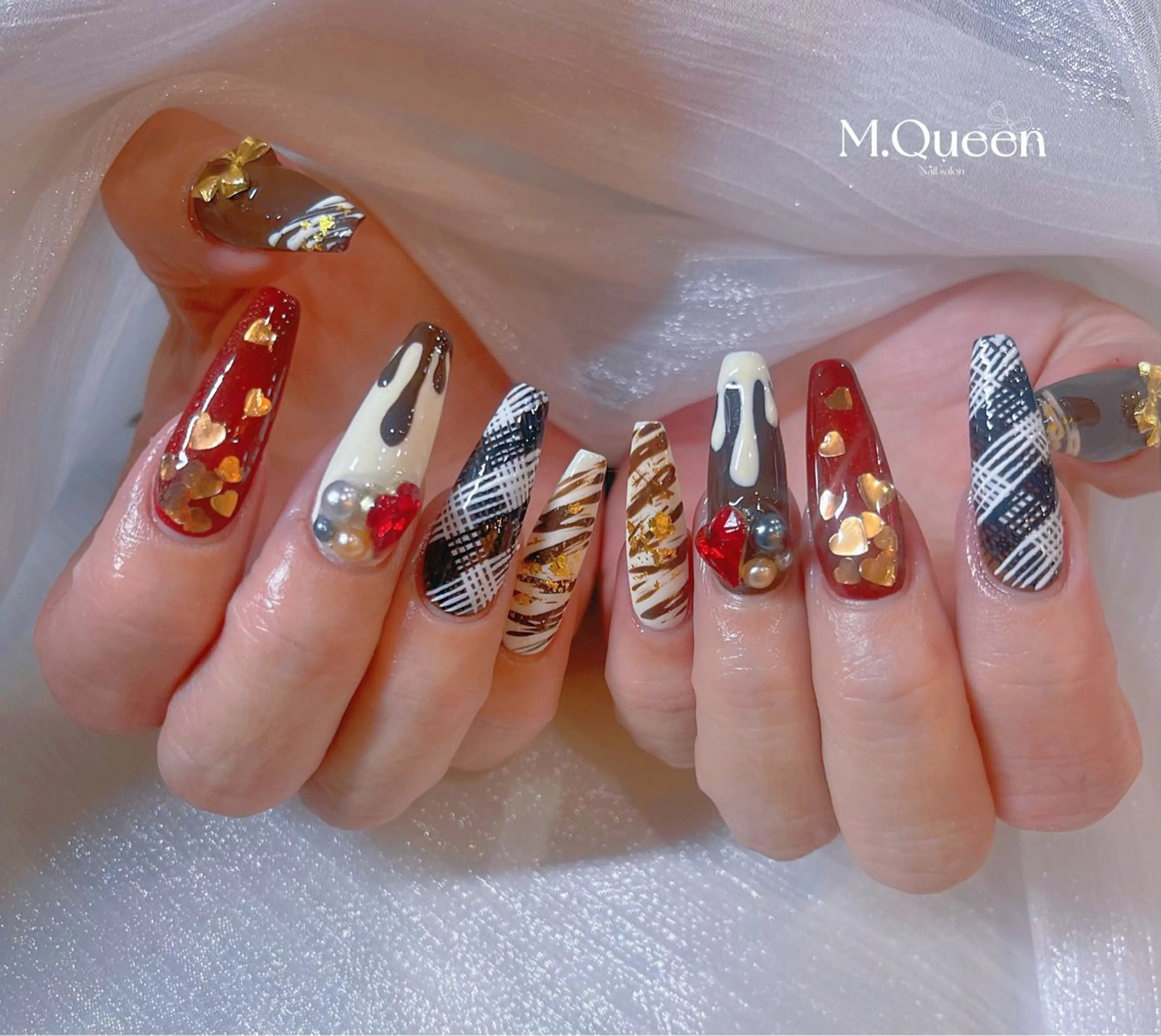ネイル MQueen ネイルサロンマルのネイルデザイン