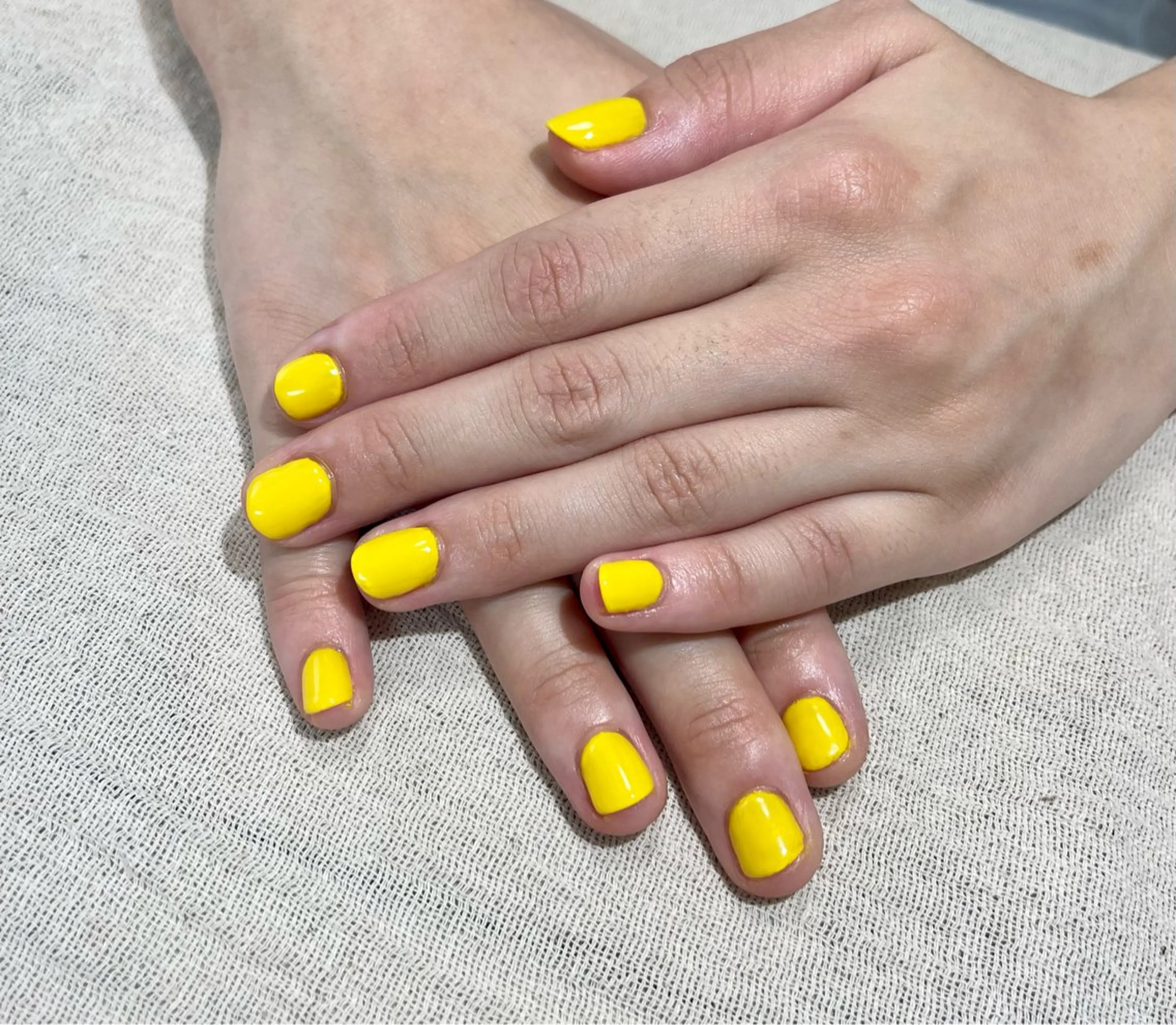 ネイル ワンカラーネイル ショートネイル 黄色 nanairo nailのネイルデザイン