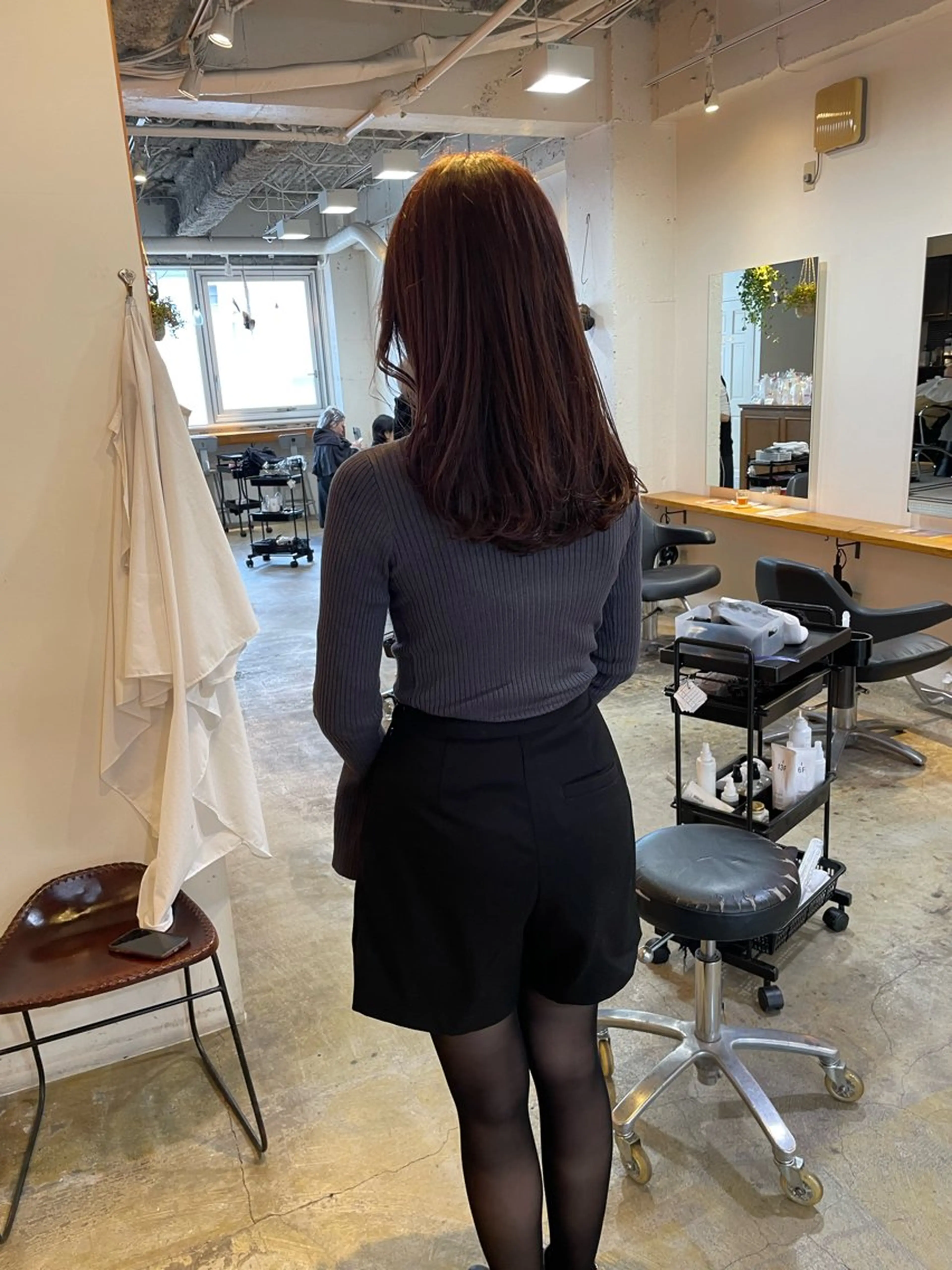 セミロング カラー グレージュ ラベンダーカラー ラベンダーグレージュ ラベンダーグレー MIOベージュカラー 柔らかいカラーのヘアスタイル