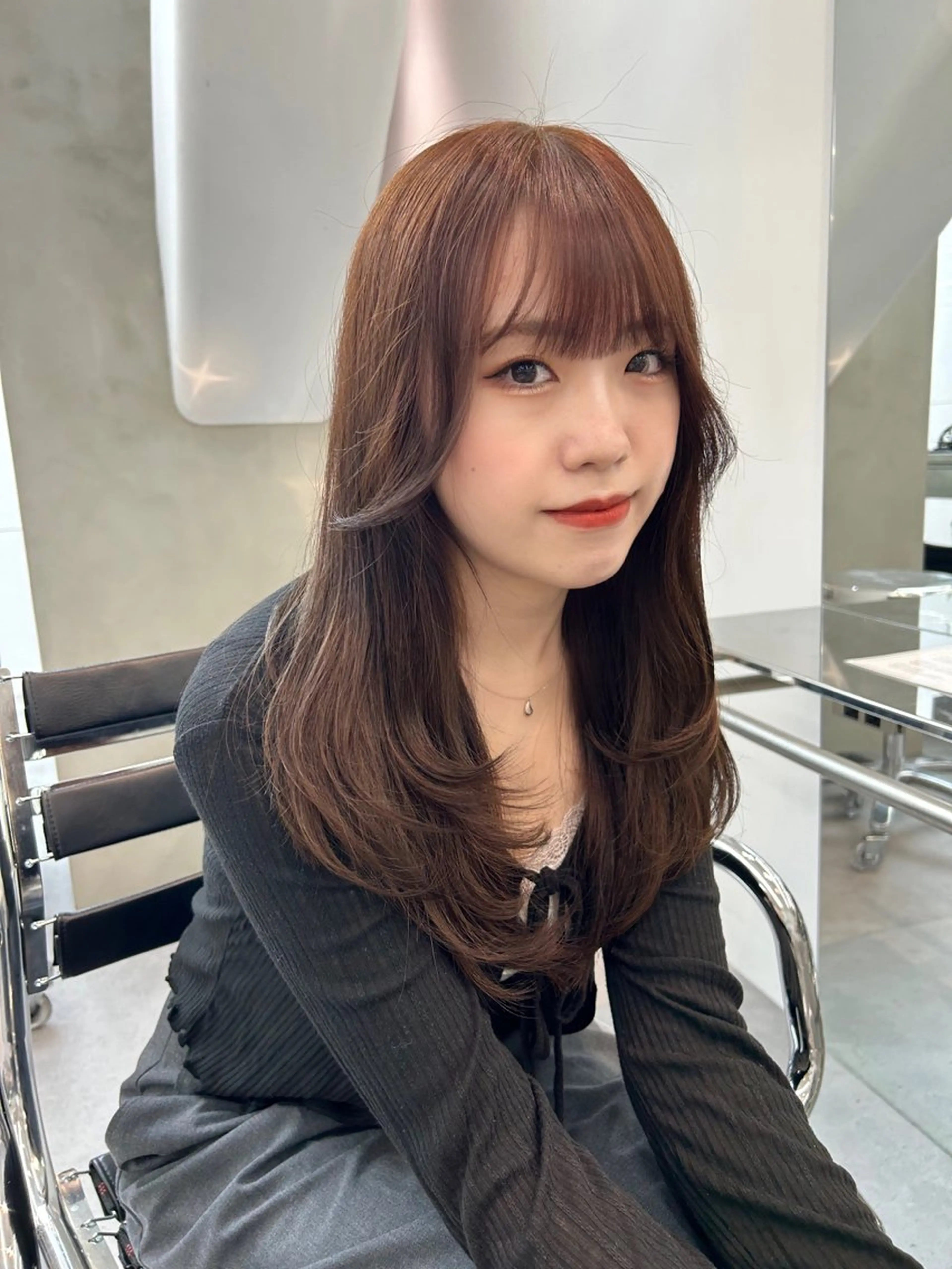 ロング レイヤーカット エミリ / オリーブカラーのヘアスタイル