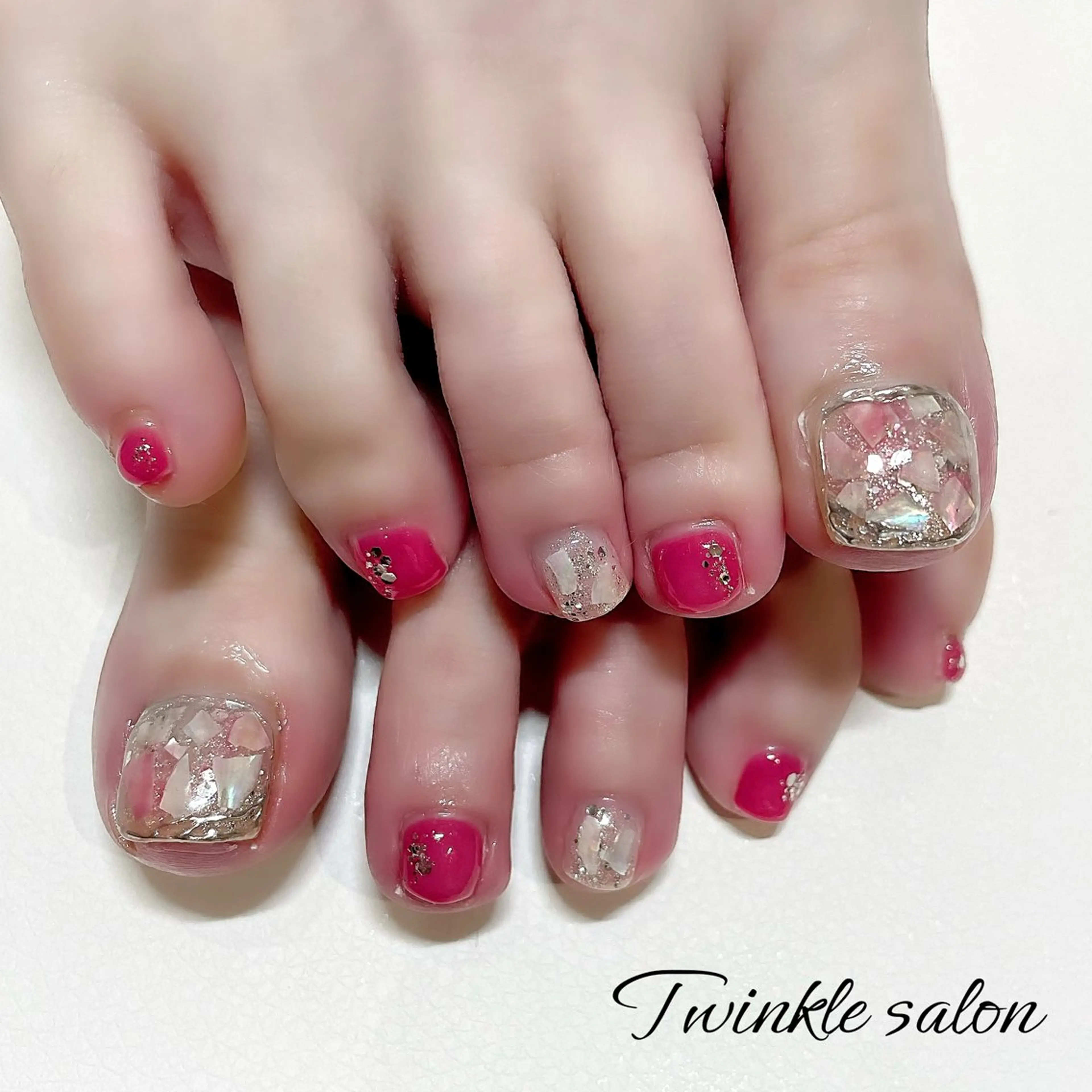 ネイル フットネイル 中井 綾香の眉毛・アイブロウイメージ