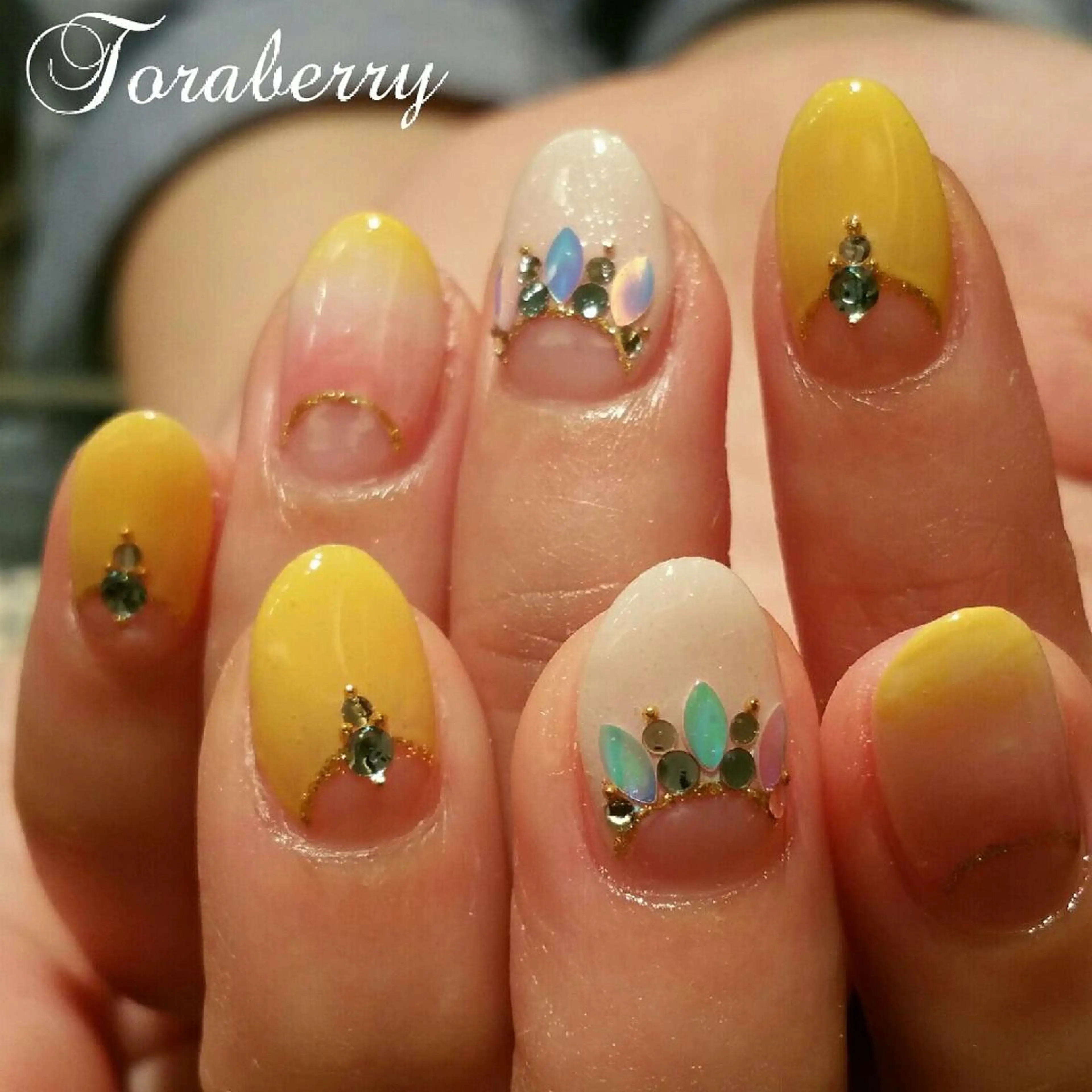 ネイル フレンチネイル 逆フレンチ ネイリスト なつみのネイルデザイン