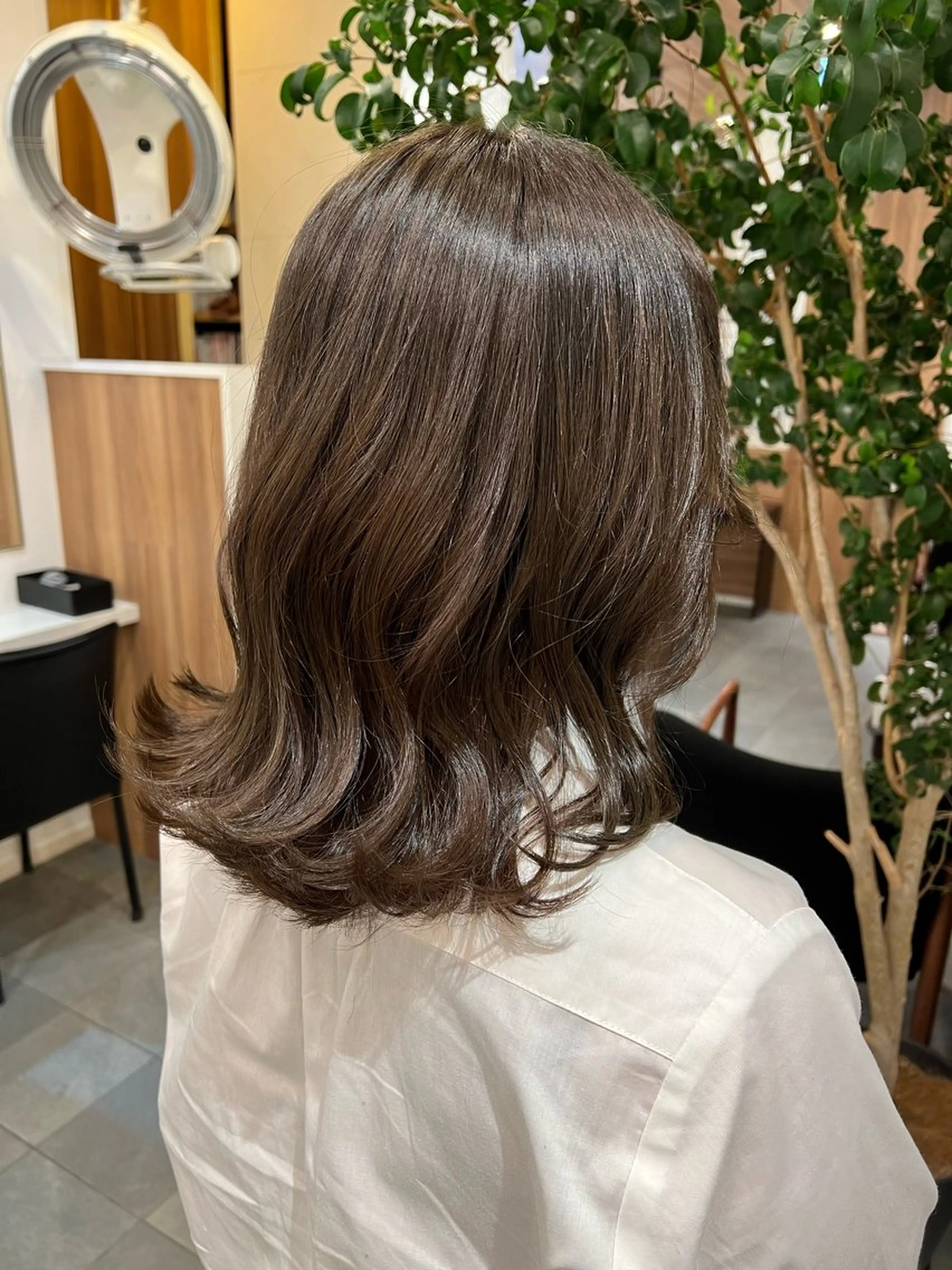 ミディアム カラー カワハラ ヒナコのヘアスタイル