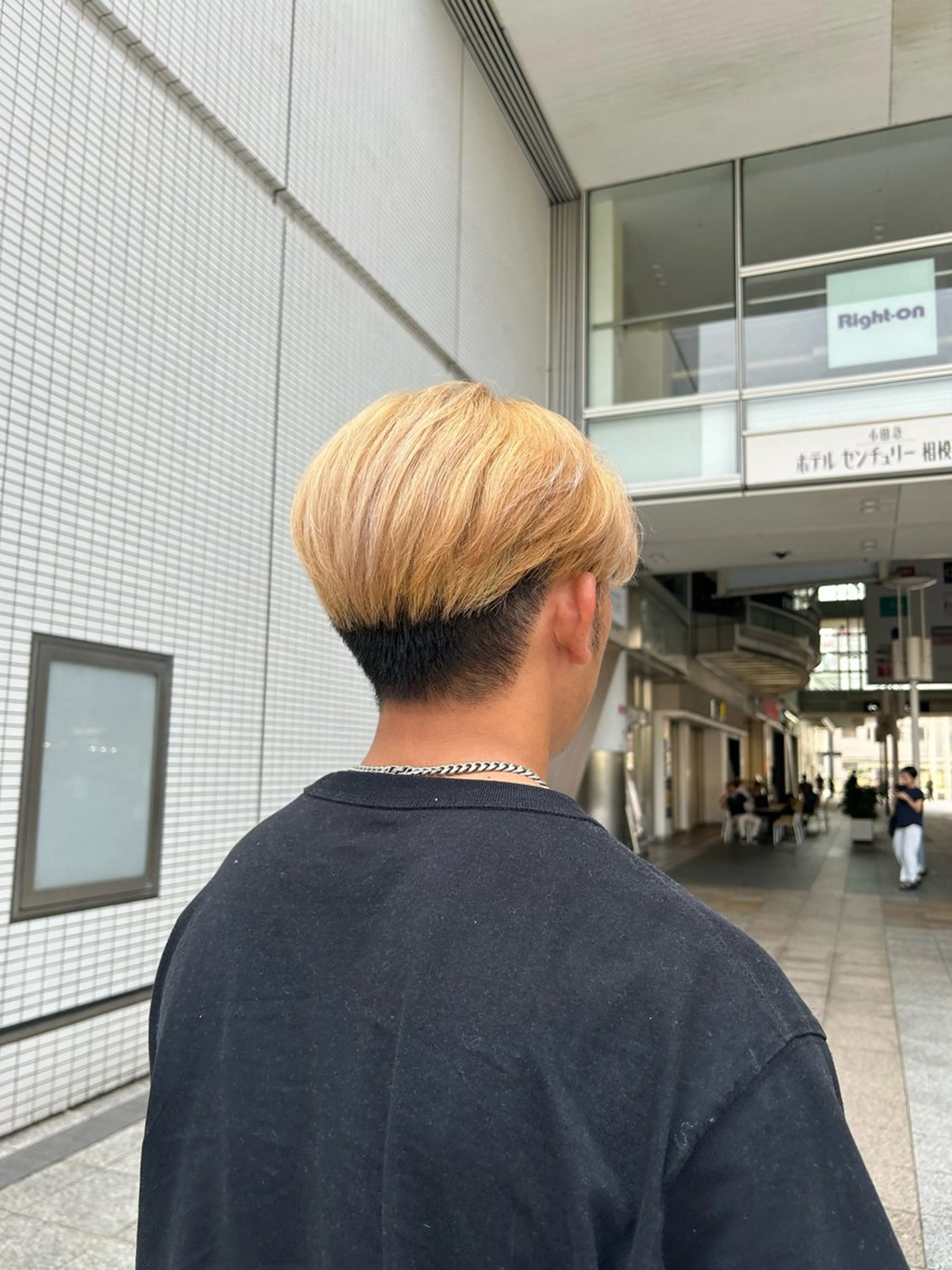 カラー ブロンド ヘアセット/暖色 /レイヤー 山田寛菜のヘアスタイル