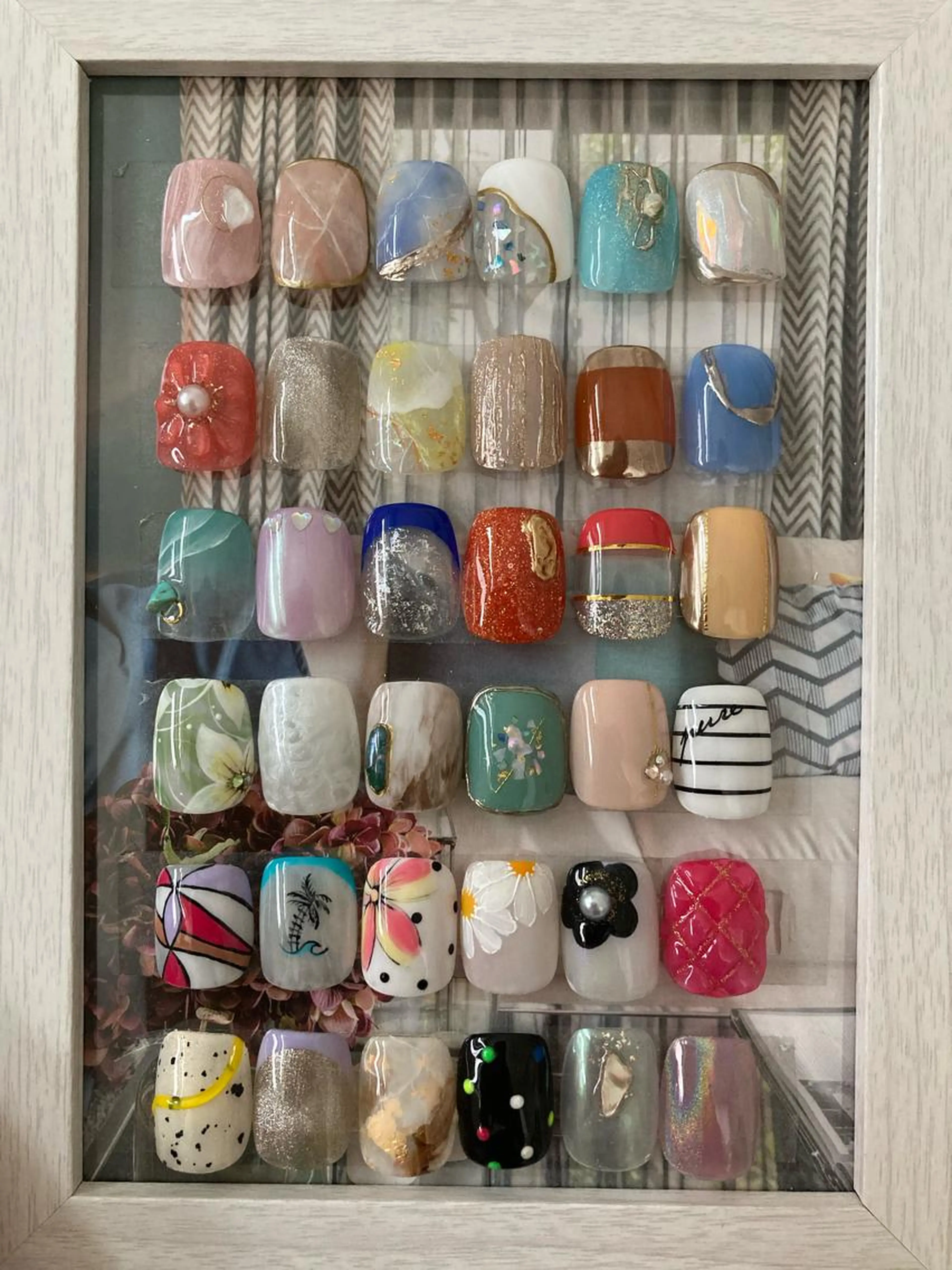 親指のみART🎨デザインフットネイルの写真