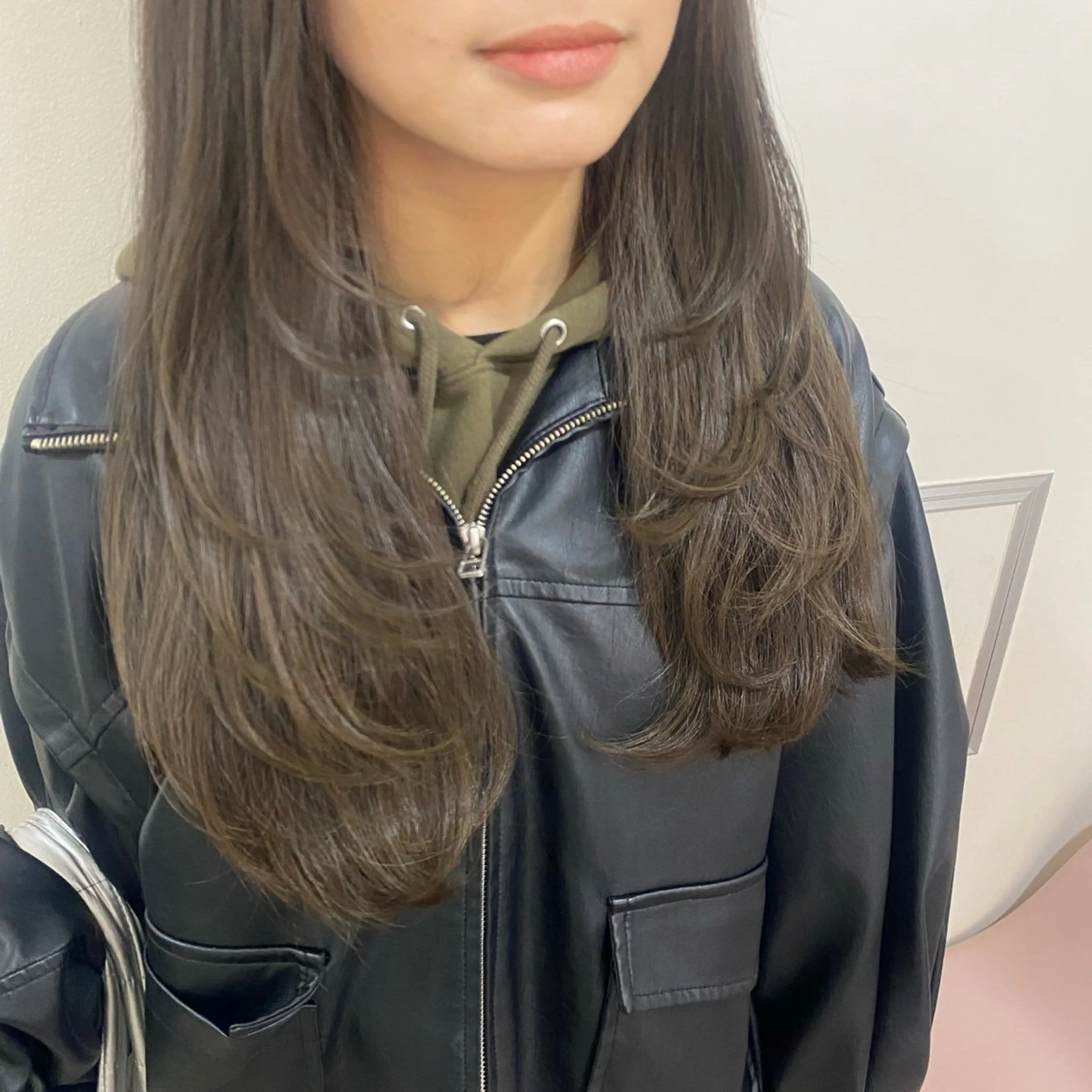 セミロング 顔周りカット レイヤーカット 松井 優佳のヘアスタイル