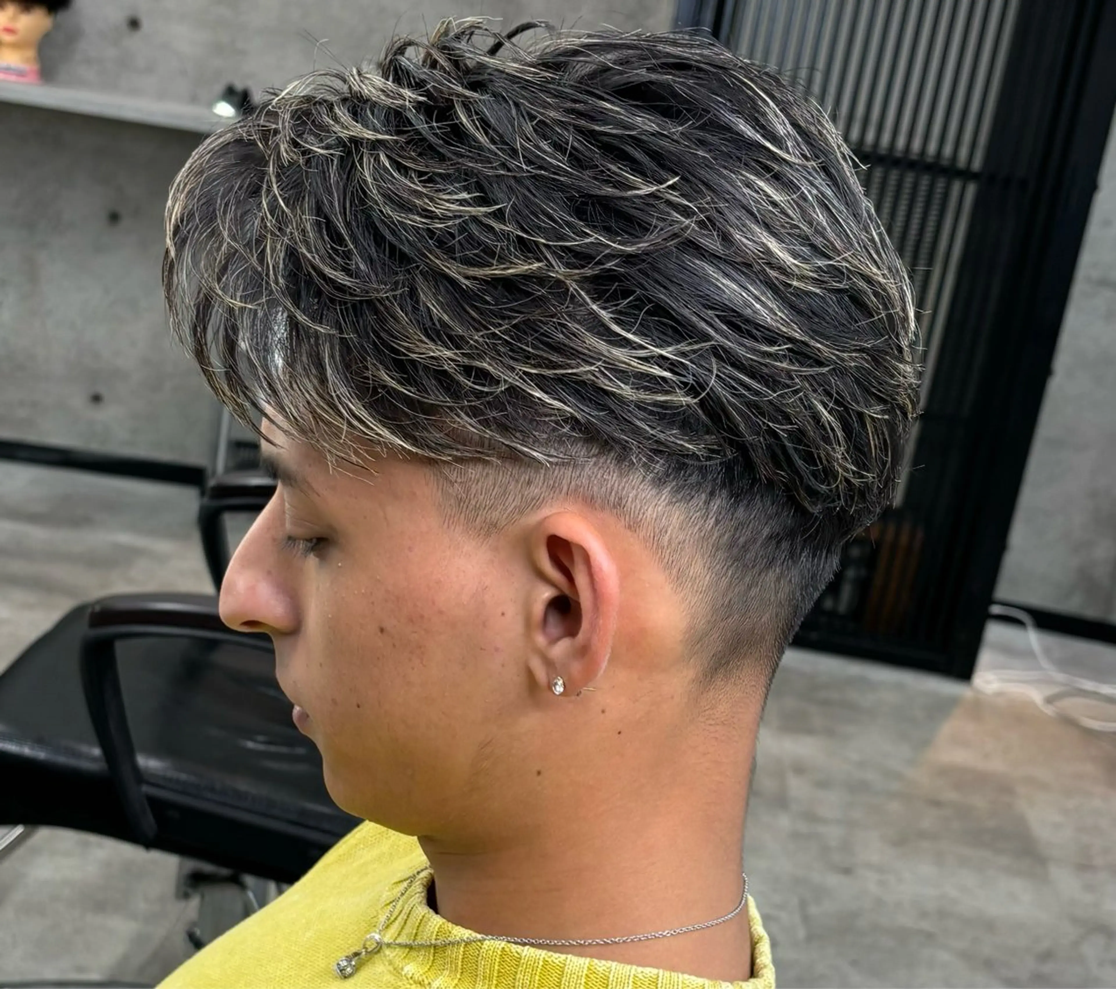 ミディアム カラー メンズ era2d所属・マコト/心斎橋 メンズ専門店のヘアスタイル