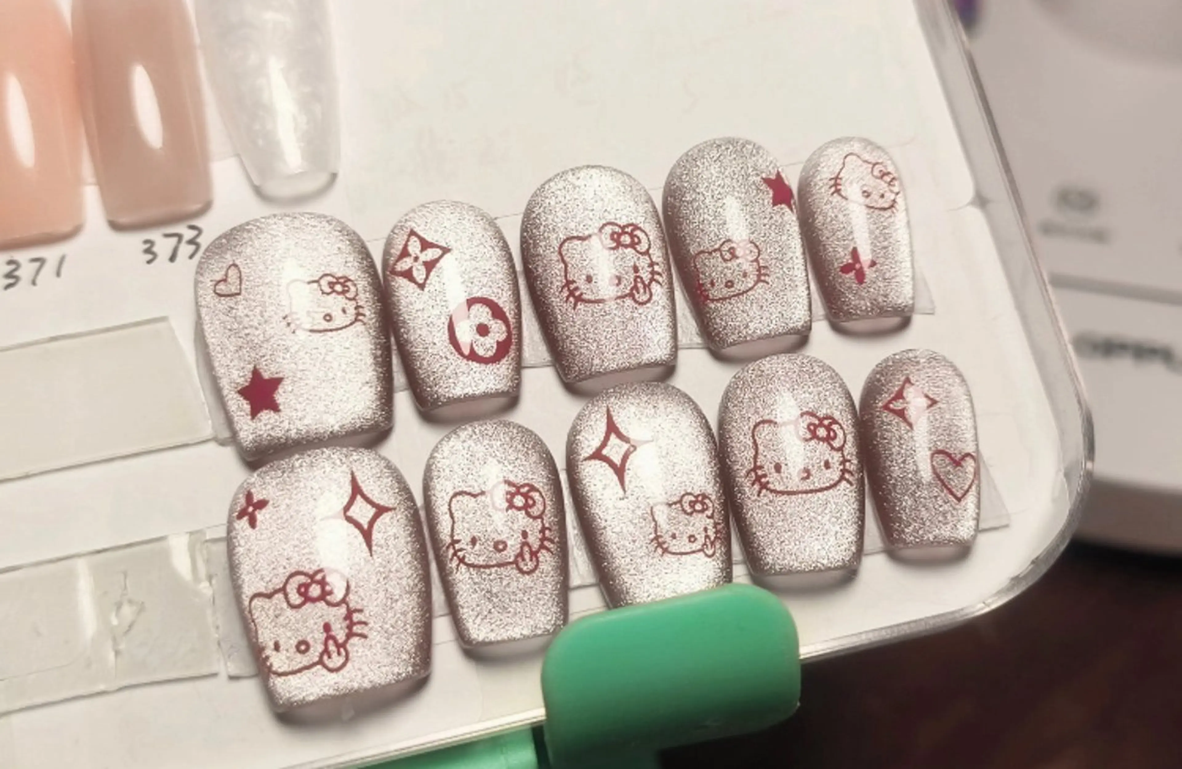 ワンカラー🩵➕シール/キャラクター付け放題❣️❣️3500の写真