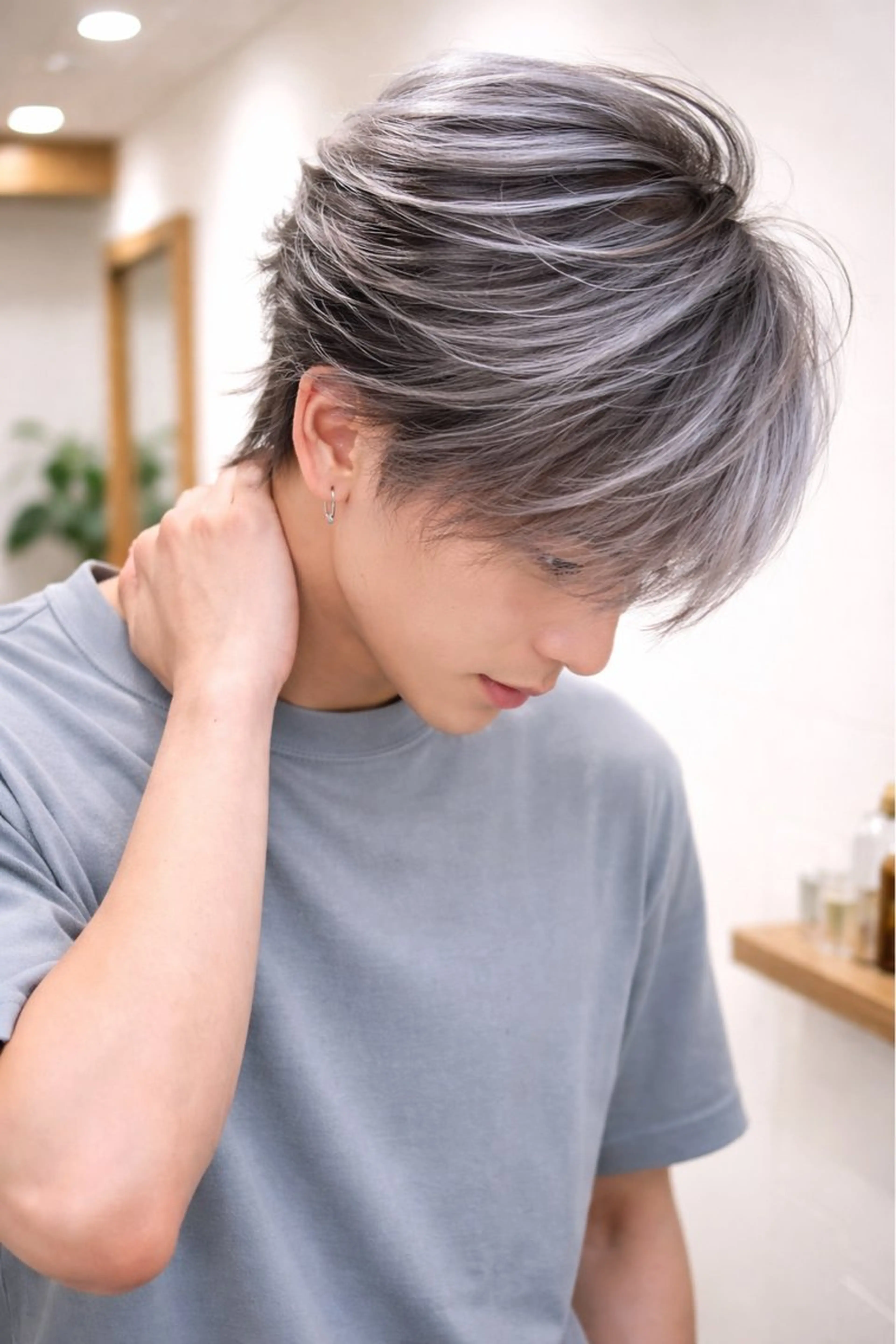 ショート カラー バレイヤージュ シルバー ホワイトシルバー レイヤーカット ヘアカラー マンスルージュ博多店所属・バレイヤージュ& 高発色カラー/市川のヘアスタイル