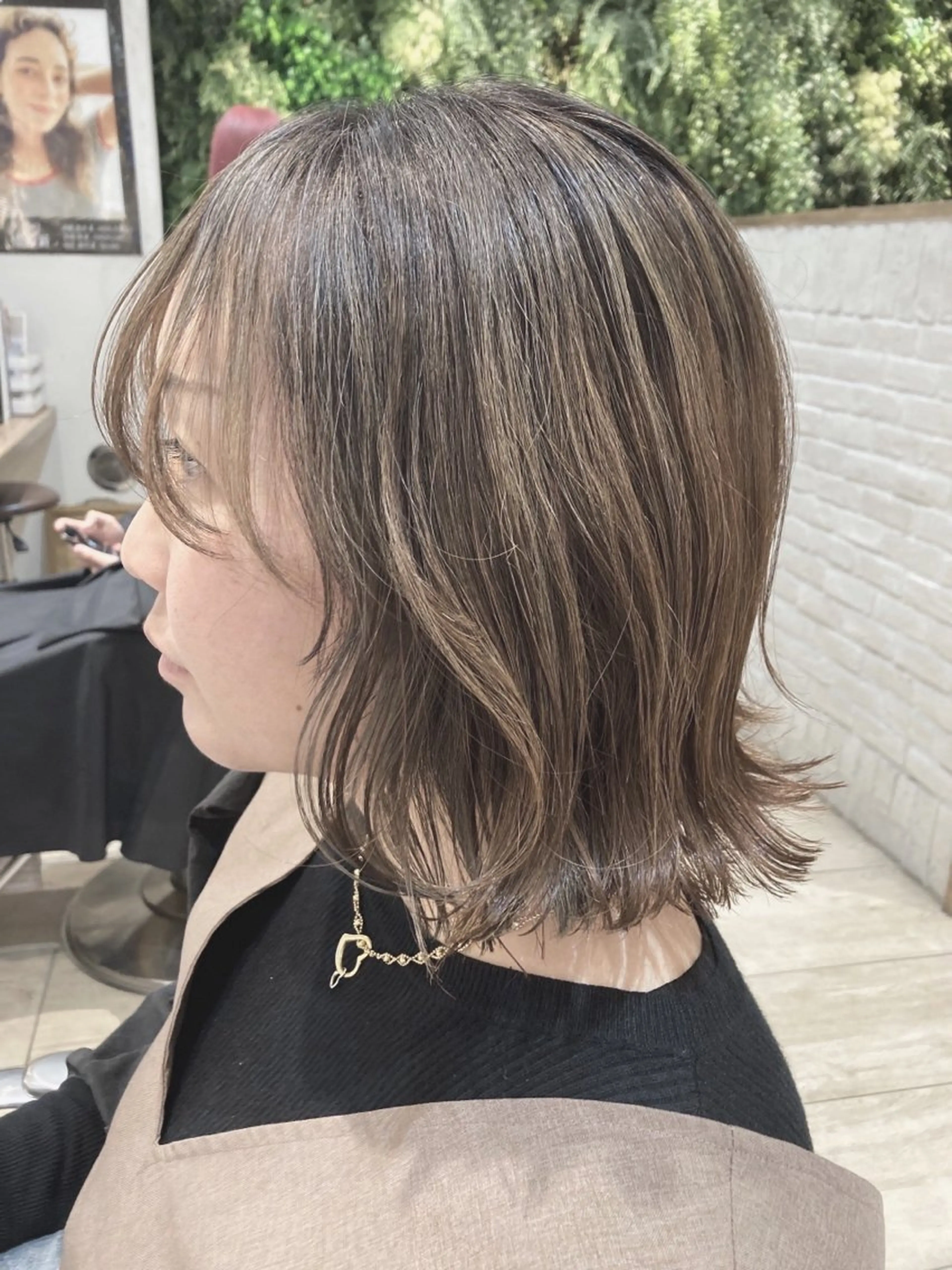 ミディアム ハウス山下あやか 成人式カットカラーのヘアスタイル