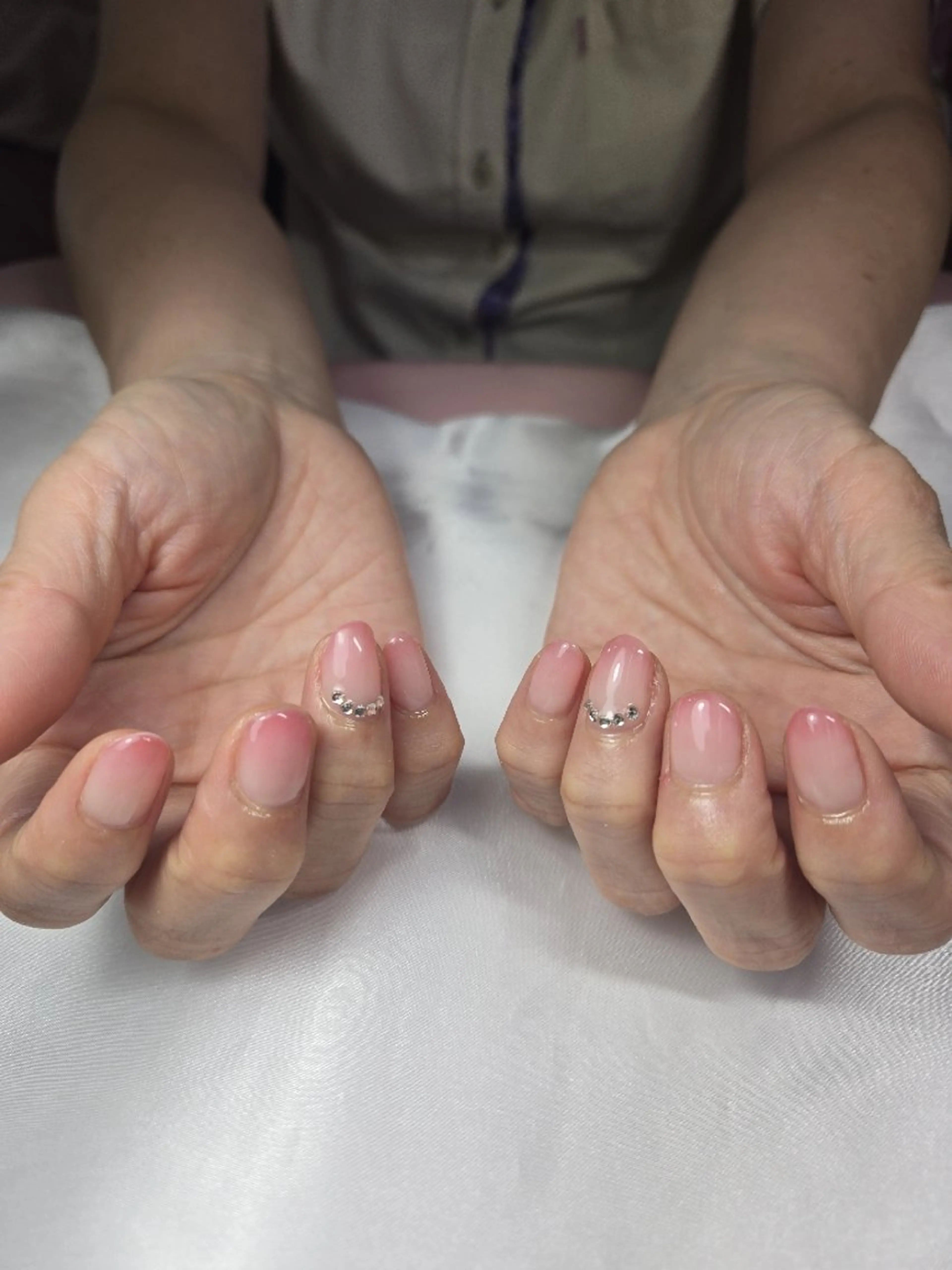 ネイル グラデーション ピンク ハンドネイル ネイルサロンベルティ .ひとみのネイルデザイン