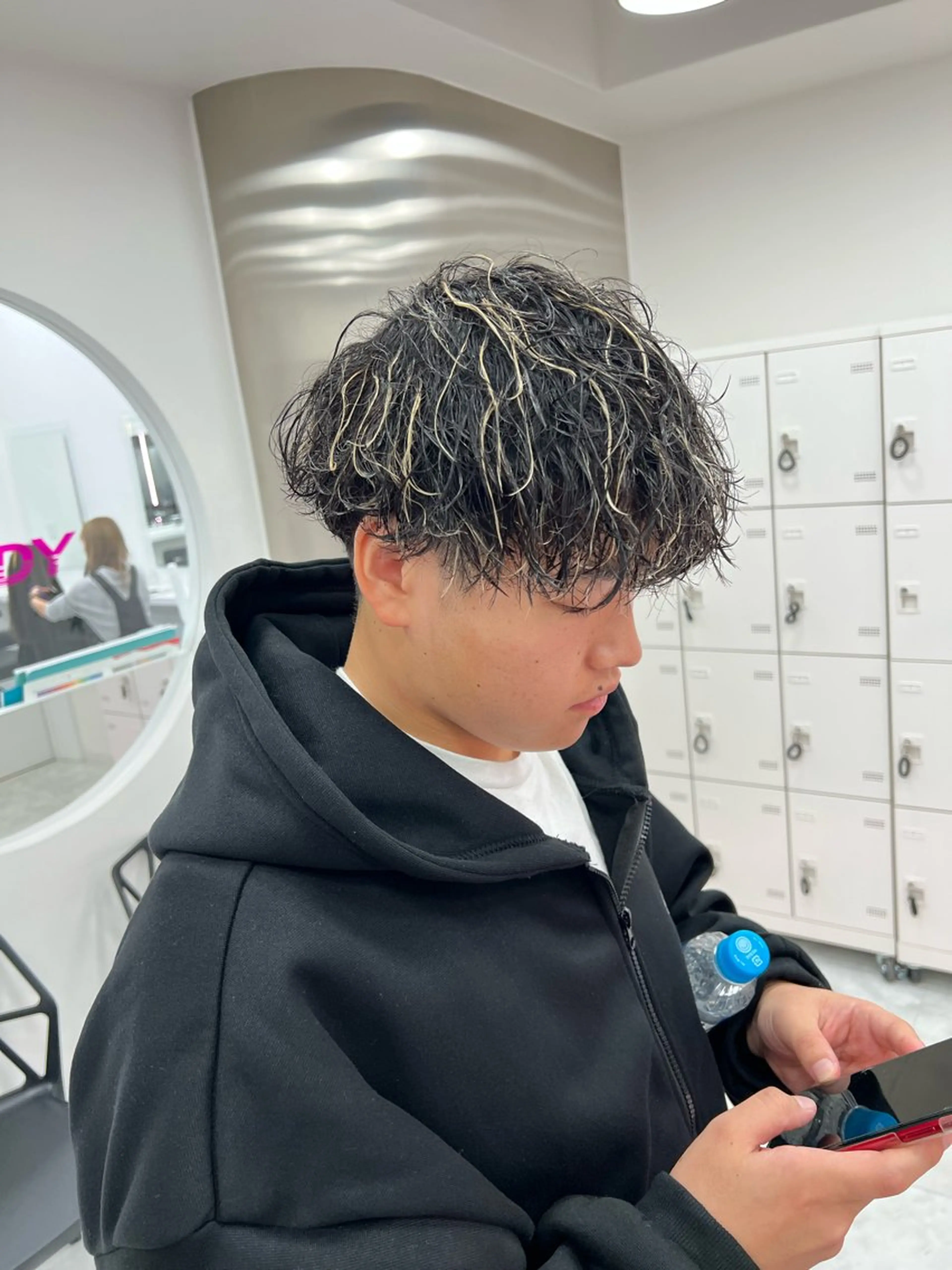 ミディアム カラー パーマ メンズ ミディアムパーマ センターパート メンズ韓国風 韓国マッシュ マッシュウルフ ヘアカラー トリートメント ヘッドスパ ヘアセット トレンド/レイヤー うる艶🪞CANDYのヘアスタイル