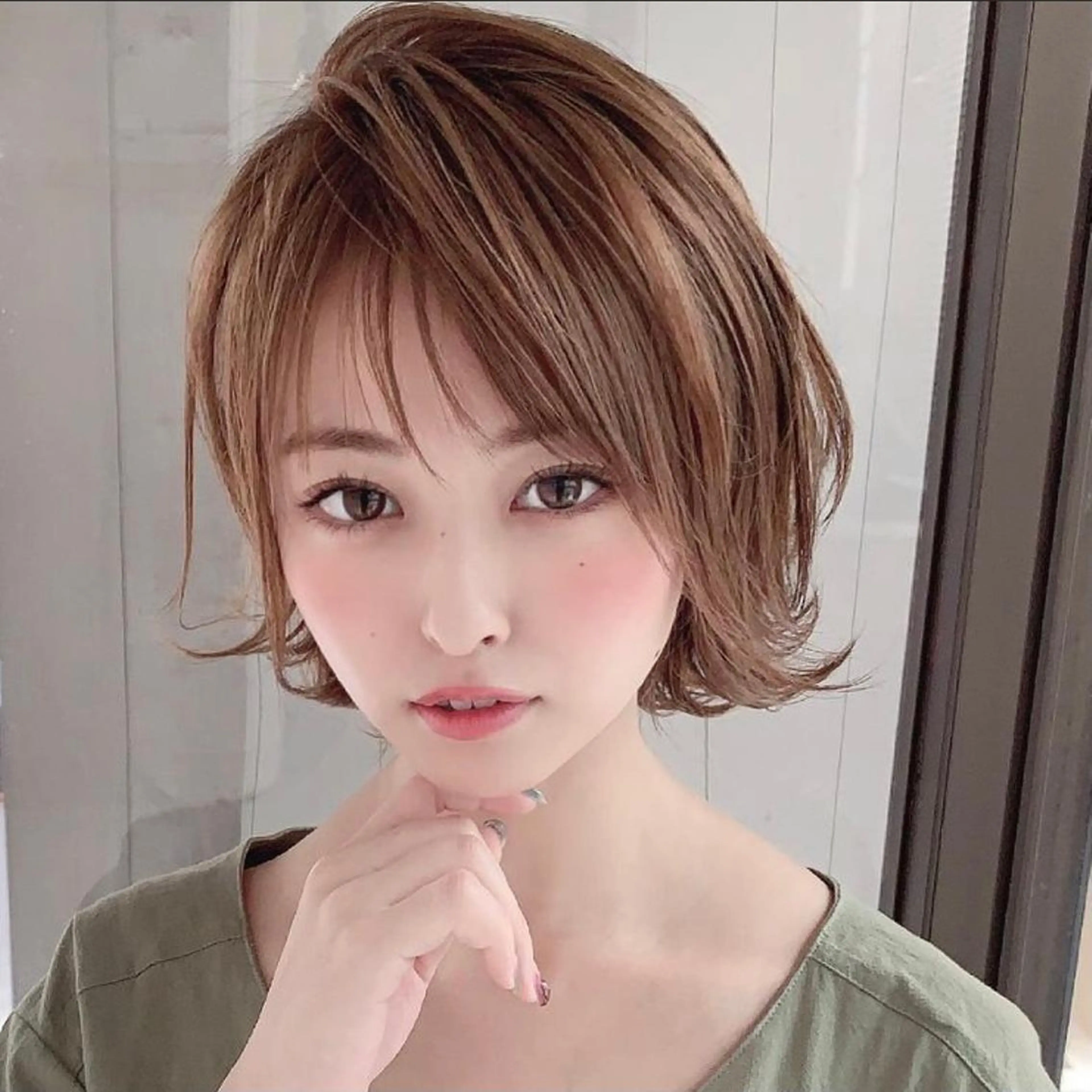 ミディアム カラー ボブ 外ハネヘア ✨️美髪矯正×似合わ せ艶カラー✨藤田透のヘアスタイル