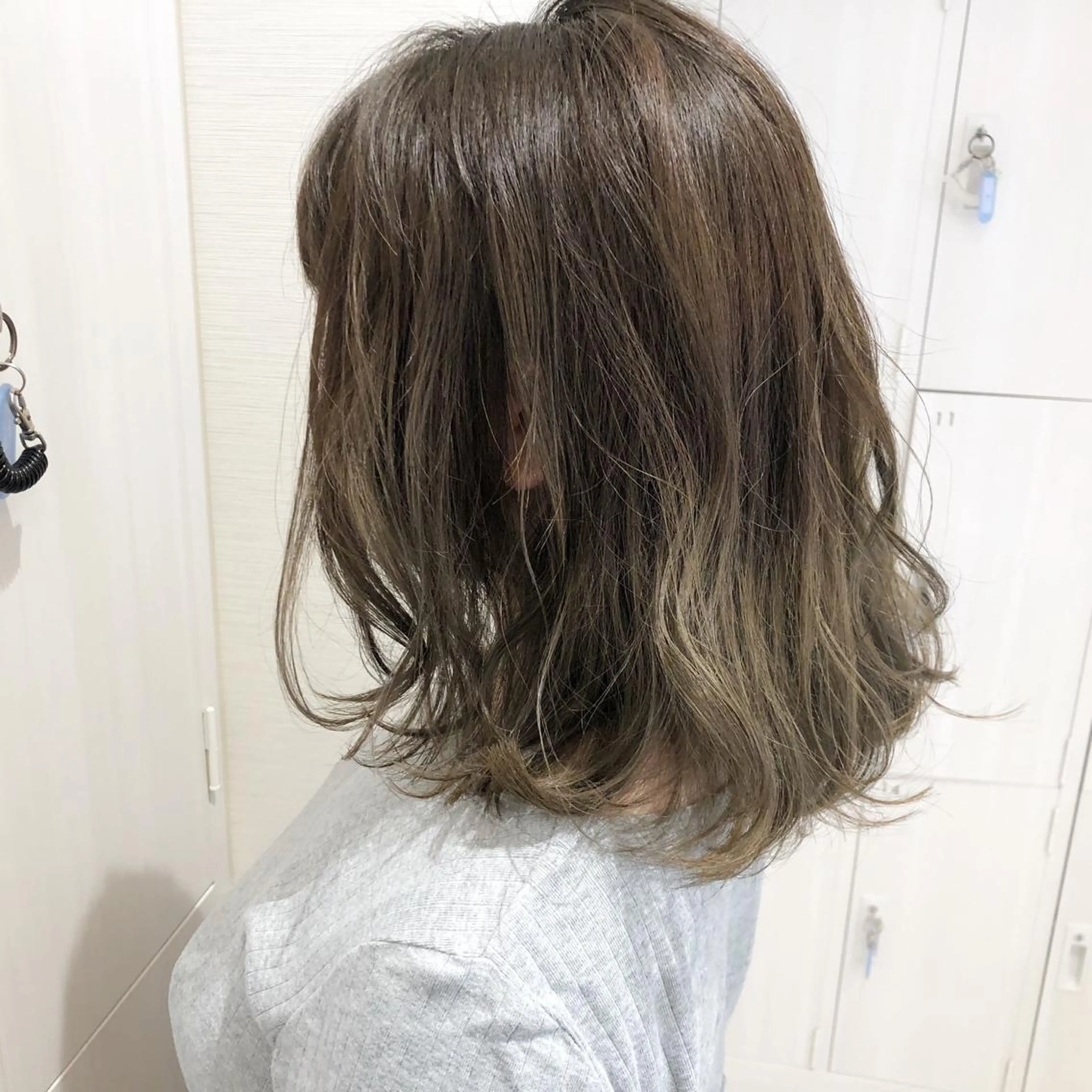 セミロング カラー アディクシーカラー アッシュ アッシュグレー アッシュグレージュ バレイヤージュ レイヤー/韓国/ 顔周り/しんやのヘアスタイル