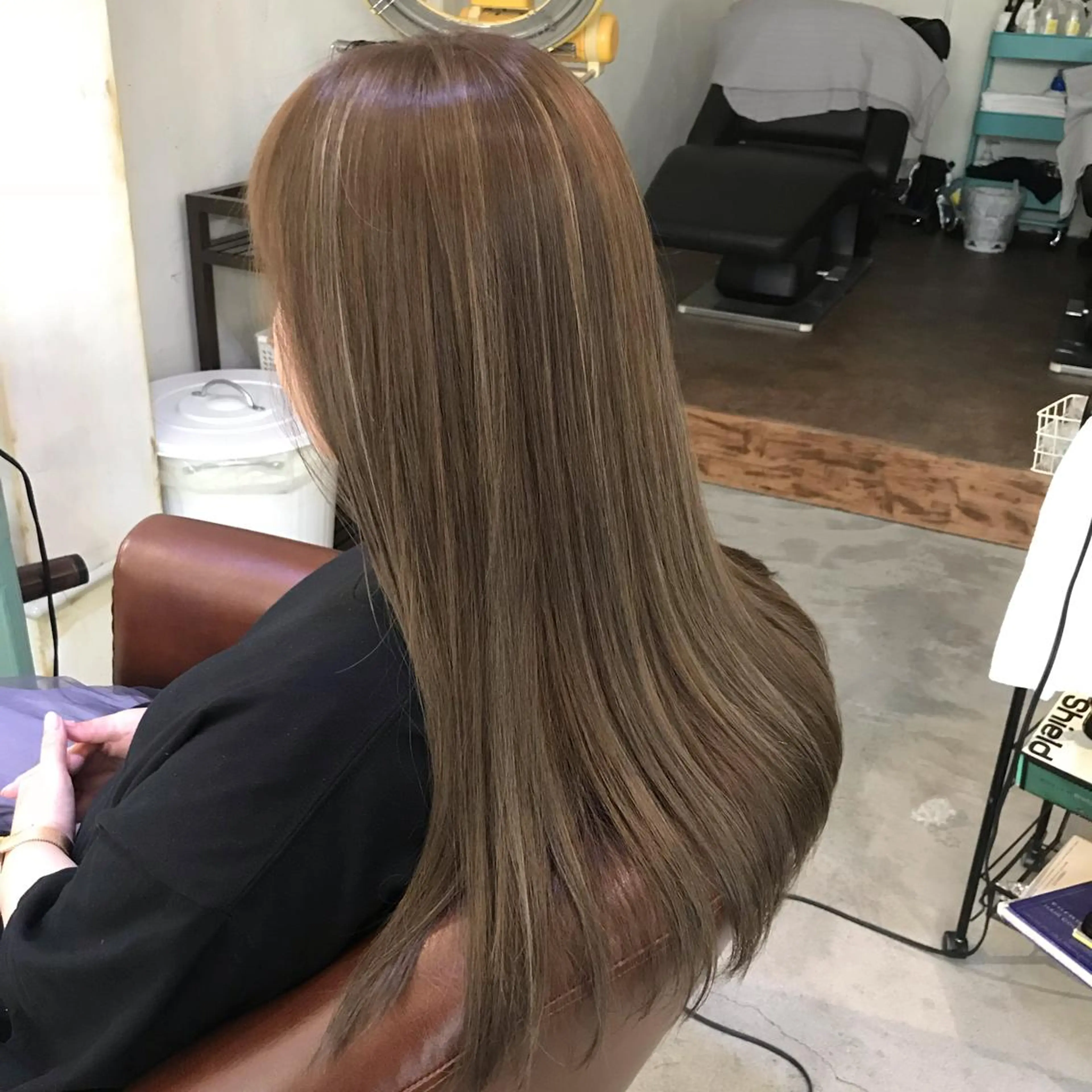 カット＋カラー(イルミナ・アディクシー使用)+ハイライト(10枚)の写真