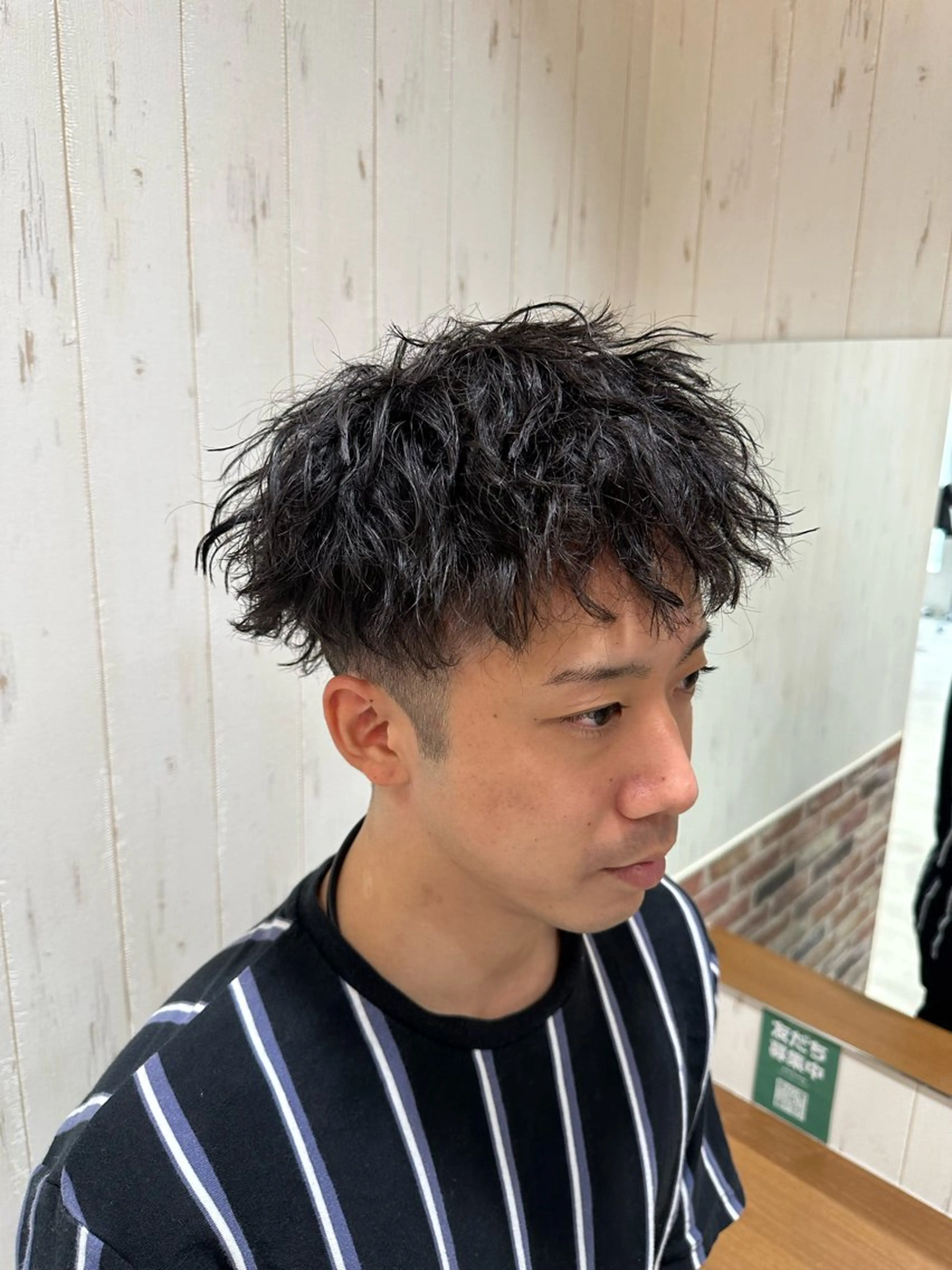 ショート パーマ メンズ メンズブリーチ ダウンパーマ メンズハイライト メンズインナーカラー メンズ韓国風 パーマ 中嶋 紘夢のヘアスタイル