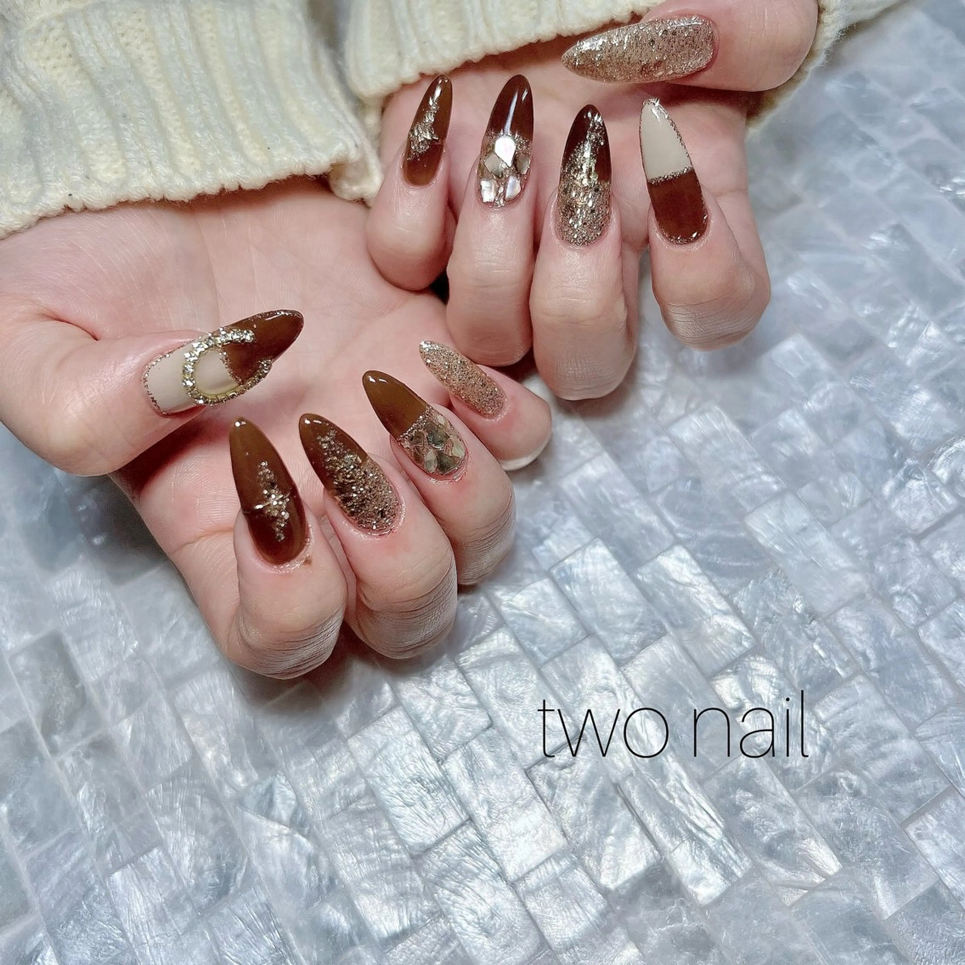 ネイル アートネイル ブラウン ネイルチップ ホワイト ハンドネイル two nailのネイルデザイン