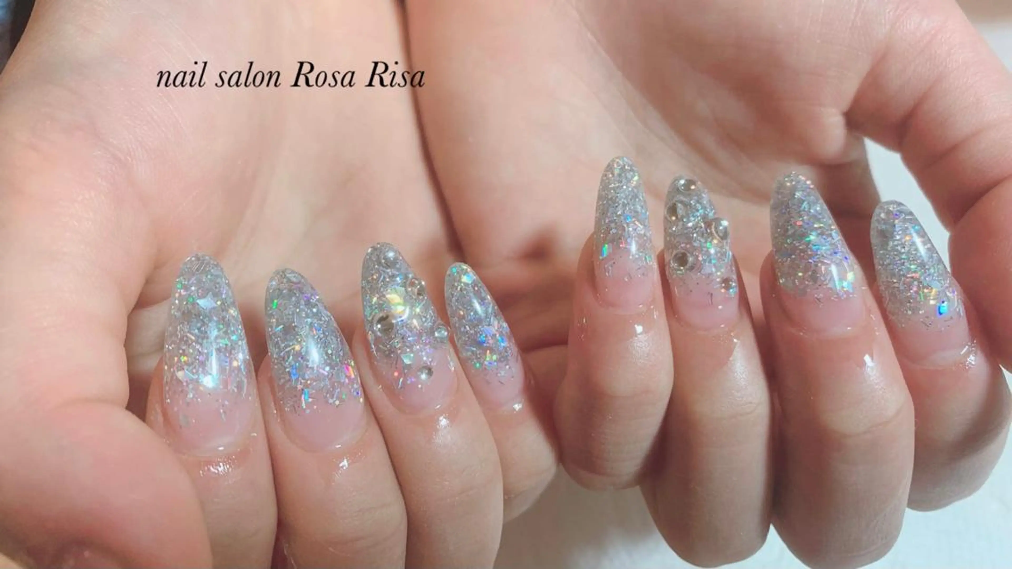 セミロング ネイル オーロラネイル スカルプネイル シルバー ハンドネイル ネイルスタジオ シェイクユアハンズのネイルデザイン
