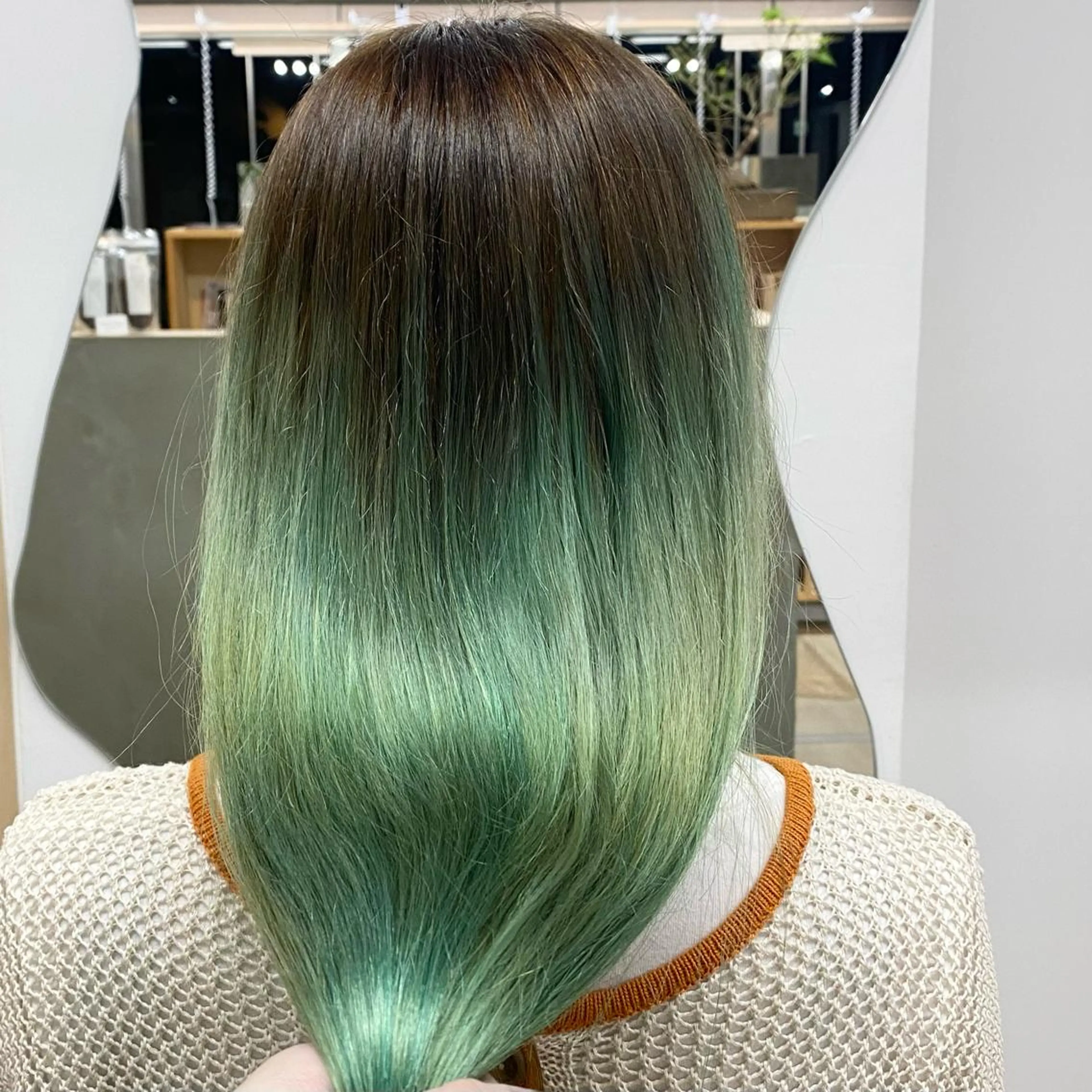 ロング 茜璃/ブリーチカラー /レイヤーカットのヘアスタイル