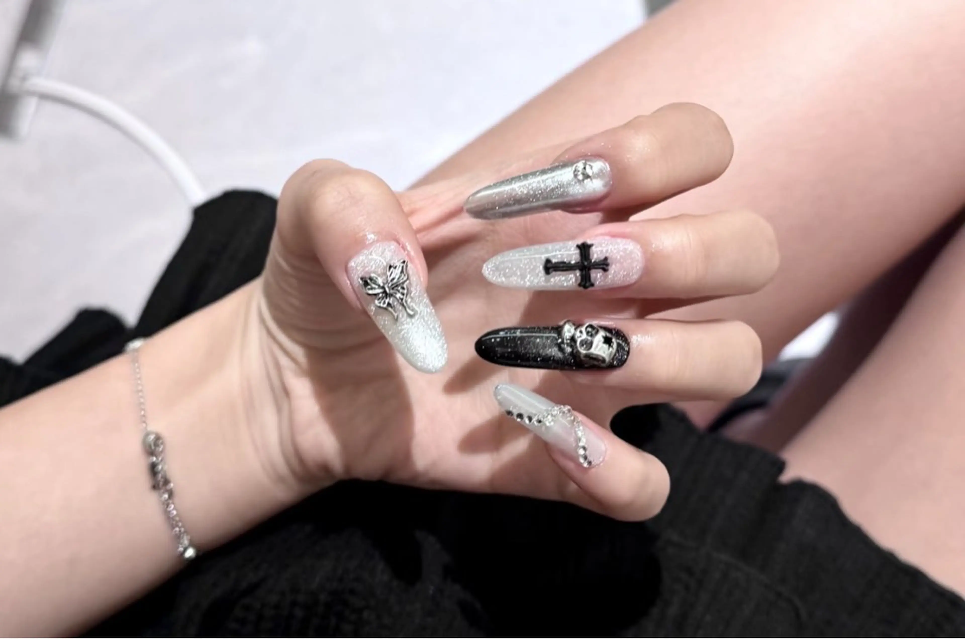 ネイル ジェルネイル ハロウィン マグネットネイル ストーンネイル ハンドネイル 🎀MIYUKI Salon🎀のネイルデザイン