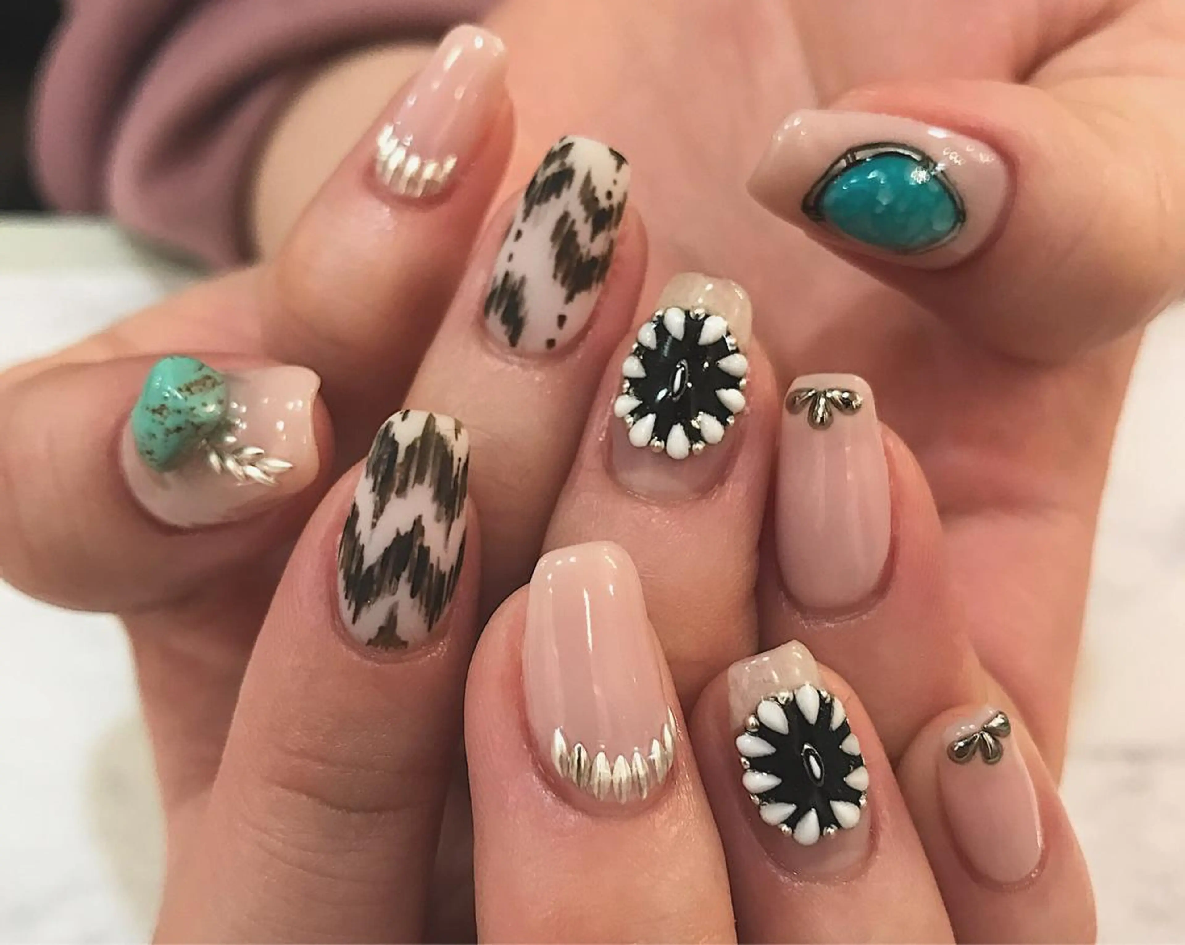 ネイル ハンドネイル 🌞💜 KAORI 🌴のネイルデザイン